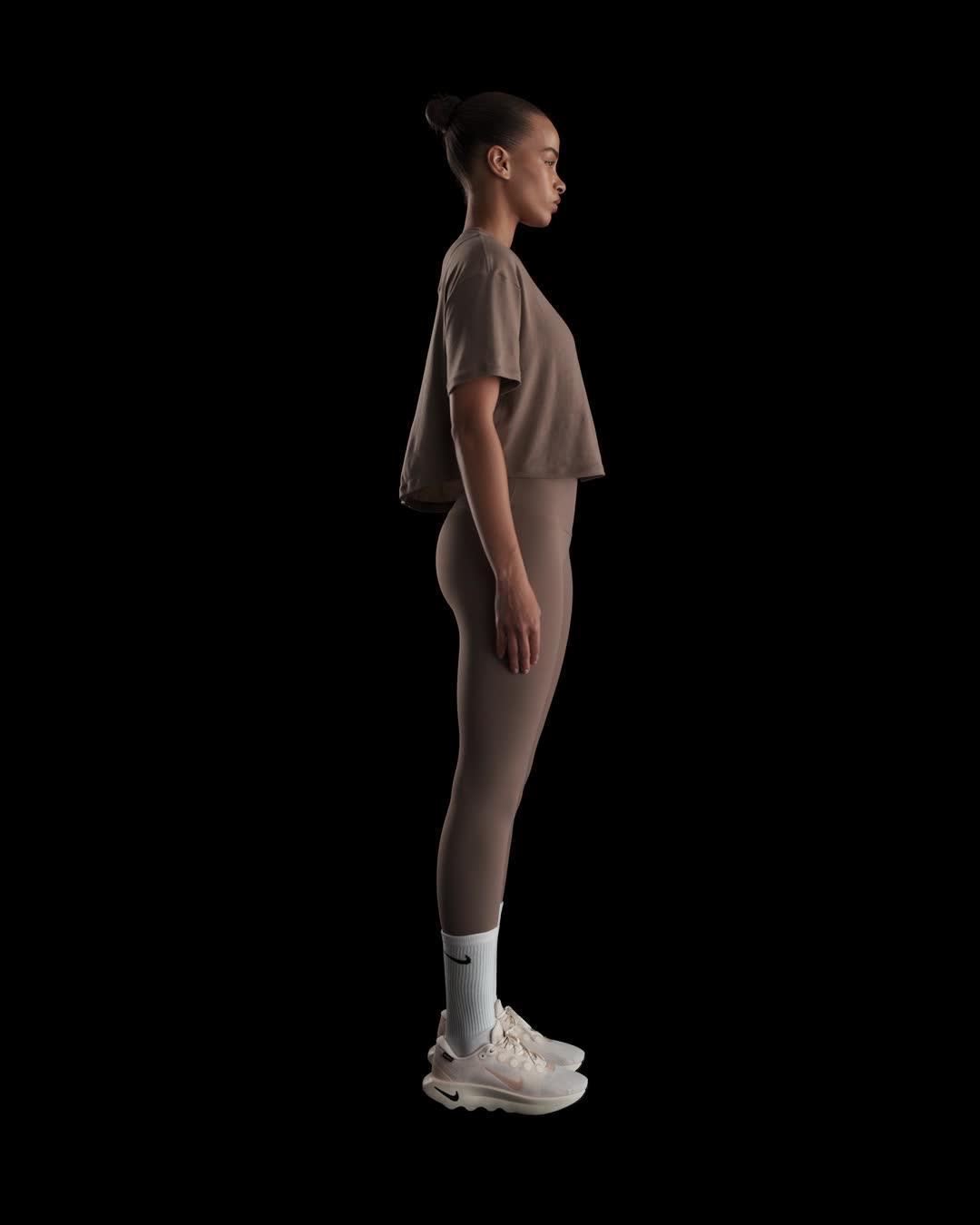 Nike One Relaxed Women's Dri-FIT Cropped Short-Sleeve Top Product Image