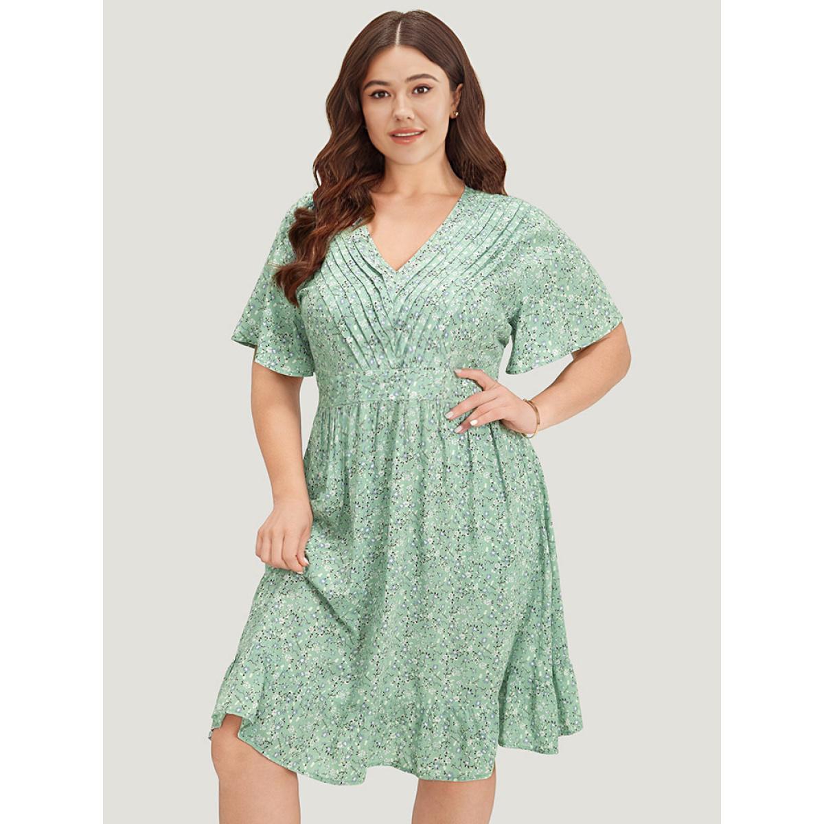 Plus Size Ditsy Floral Plicated Detail Ruffles Wideband Waist Dress Mint Women Elegant Gathered V-neck Short sleeve Curvy Knee Dress BloomChic 18-20/2X Product Image