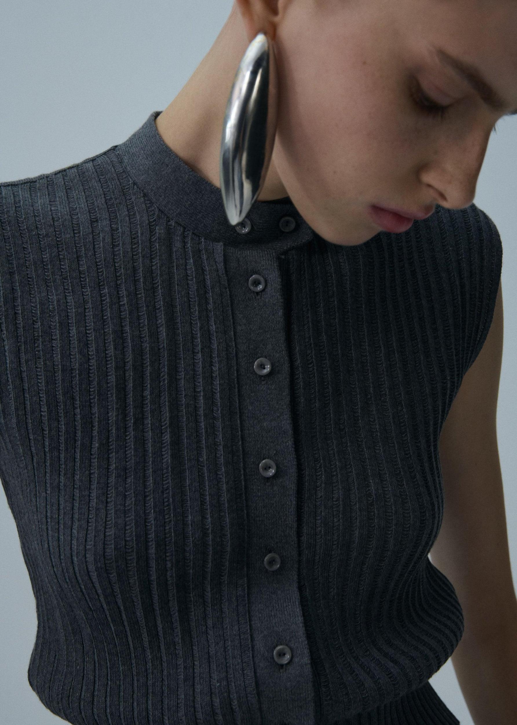 Sleeveless ribbed cardigan in grey Product Image