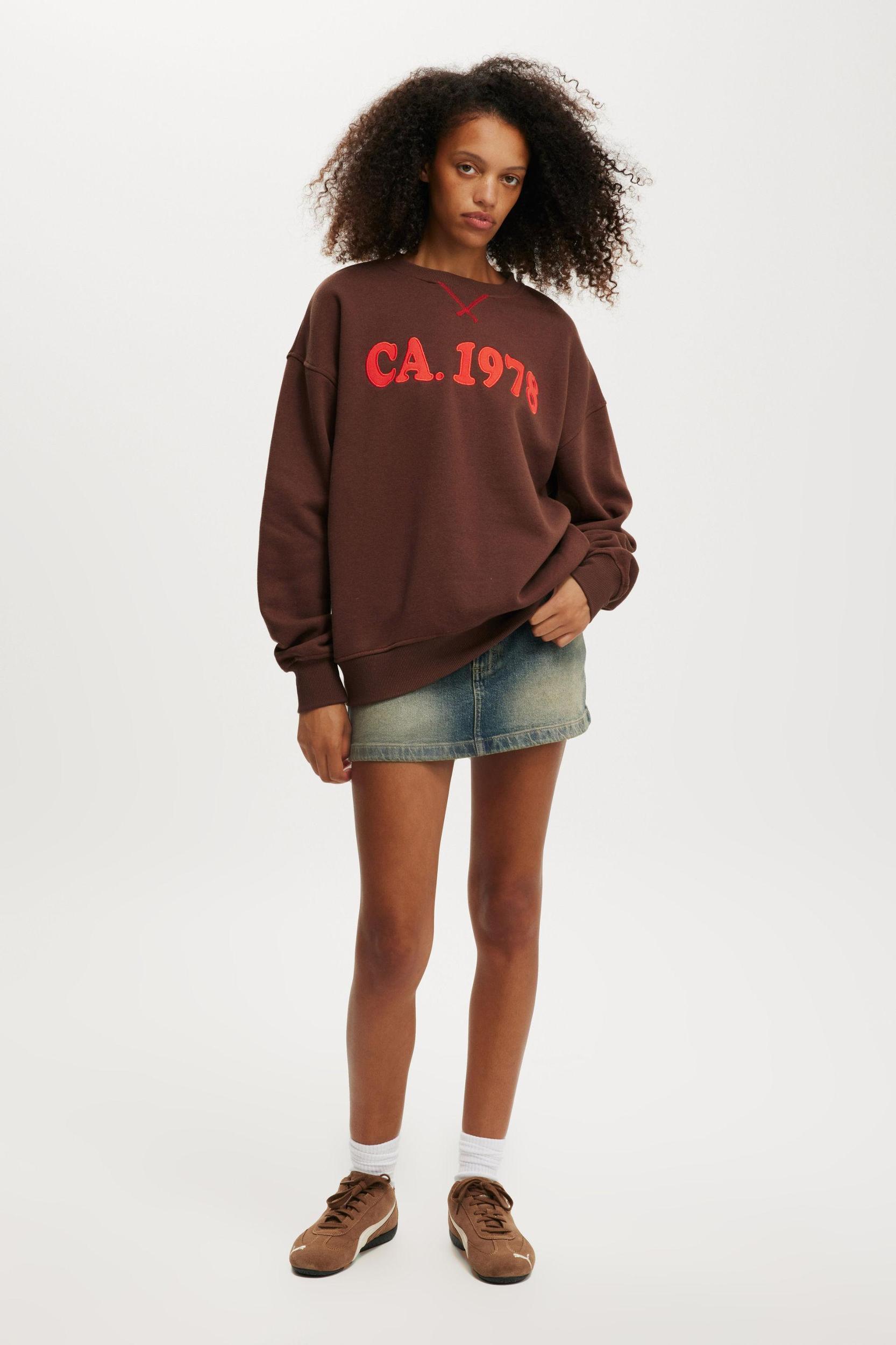 Classic Fleece Graphic Crew Sweatshirt Product Image