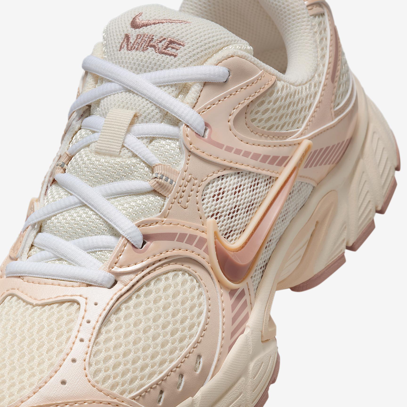 Nike Women's V5 RNR Shoes Product Image