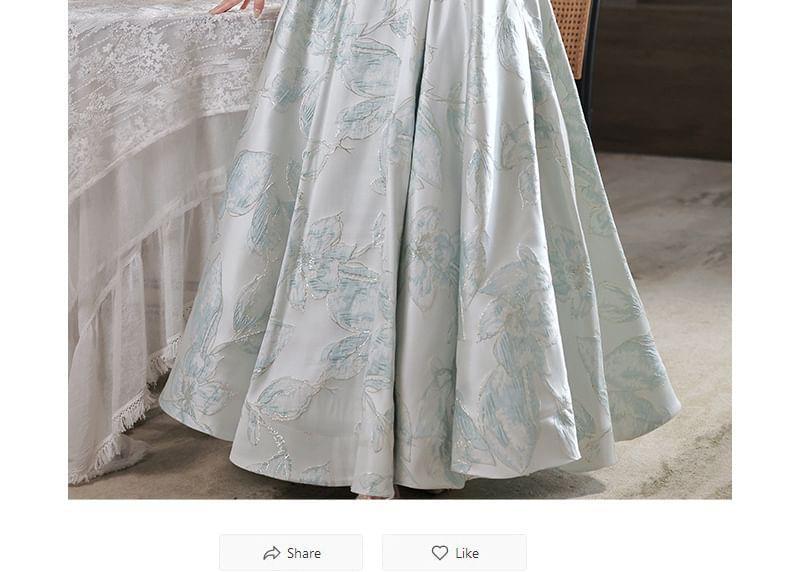Short-Sleeve V-Neck Floral Applique A-Line Evening Gown Product Image