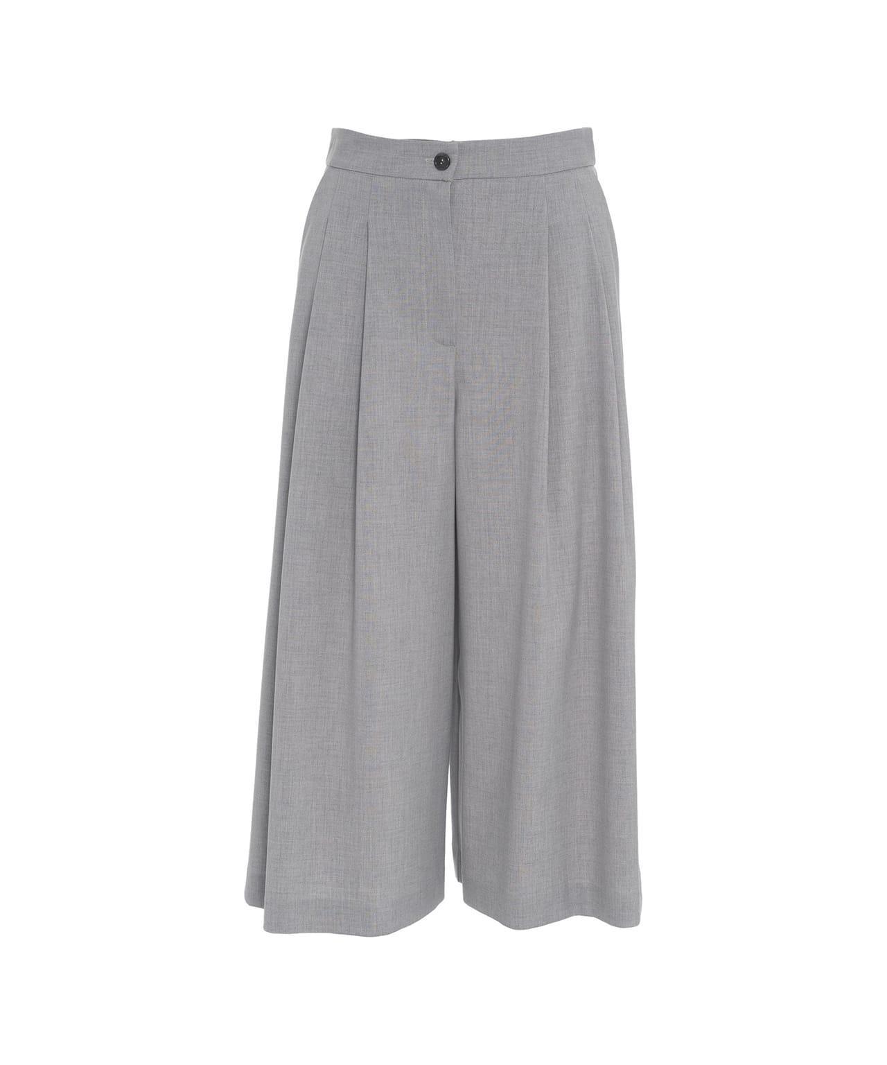 Bermudas with pleats Product Image