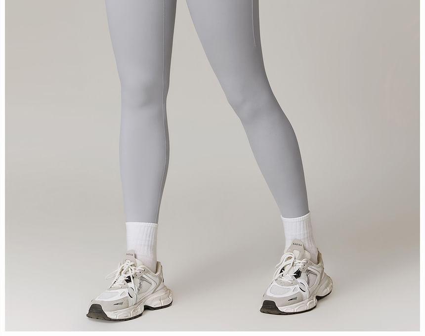 Crew Neck Plain Sports Bra Product Image