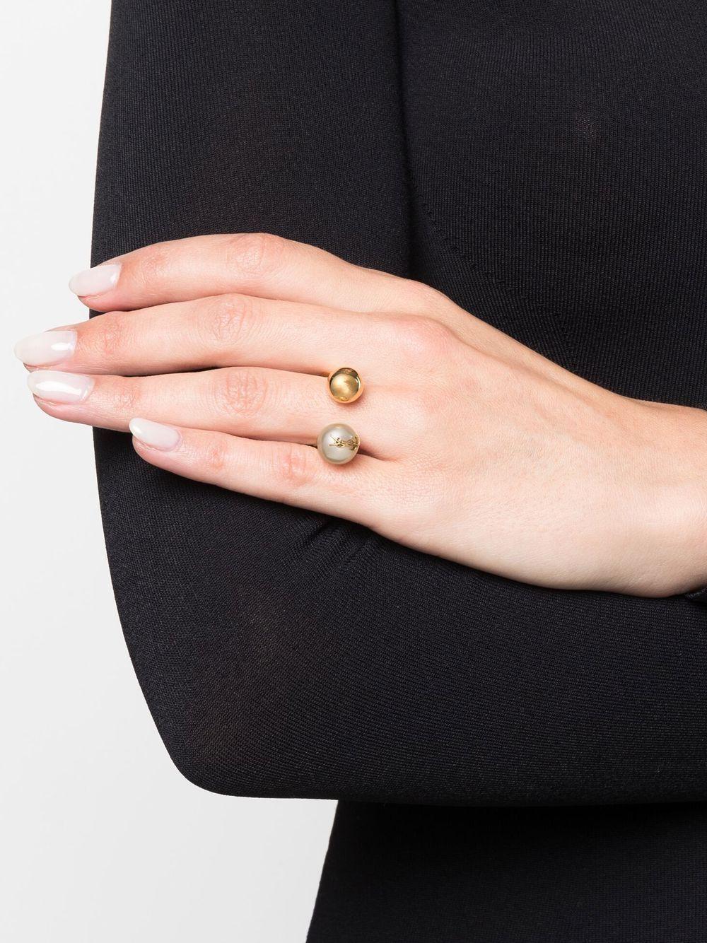 Cassandre pearl ball ring Product Image