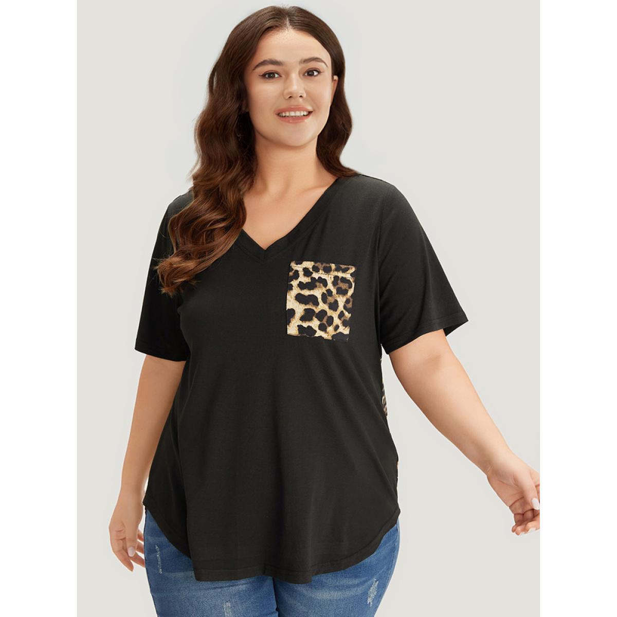 Plus Size Leopard Patchwork Patched Pocket V Neck T-shirt Black Women Casual Arc Hem Leopard V-neck Dailywear T-shirts BloomChic 28/5X Product Image