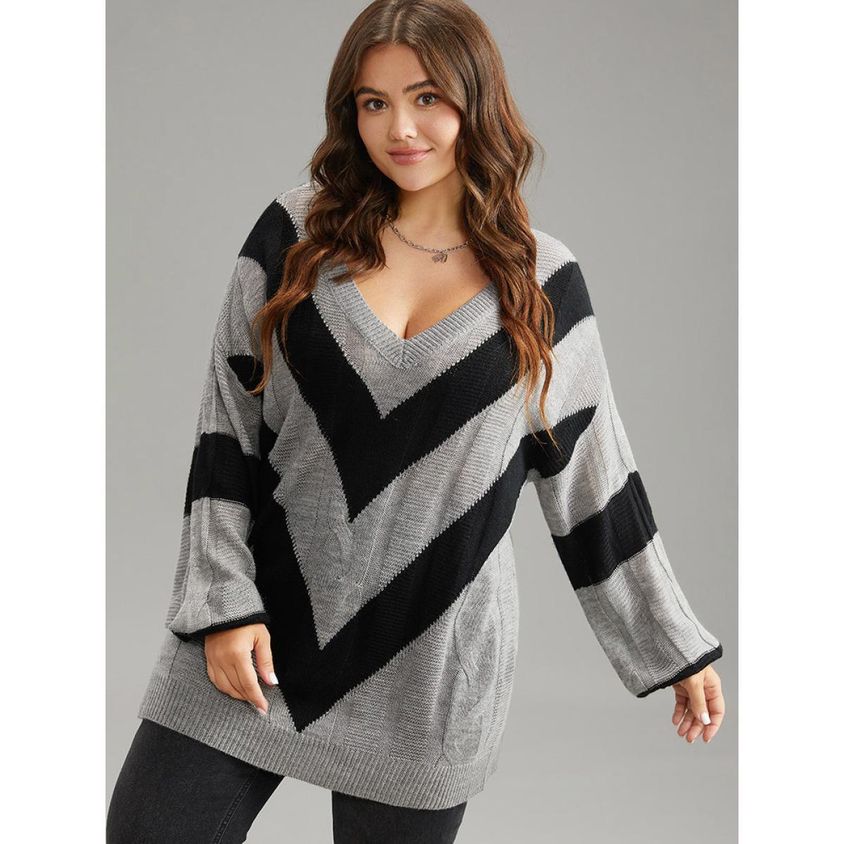 Plus Size Geometric Contrast V Neck Pullover DarkGray Women Casual Loose Long Sleeve V-neck Everyday Pullovers BloomChic 30/6X Product Image