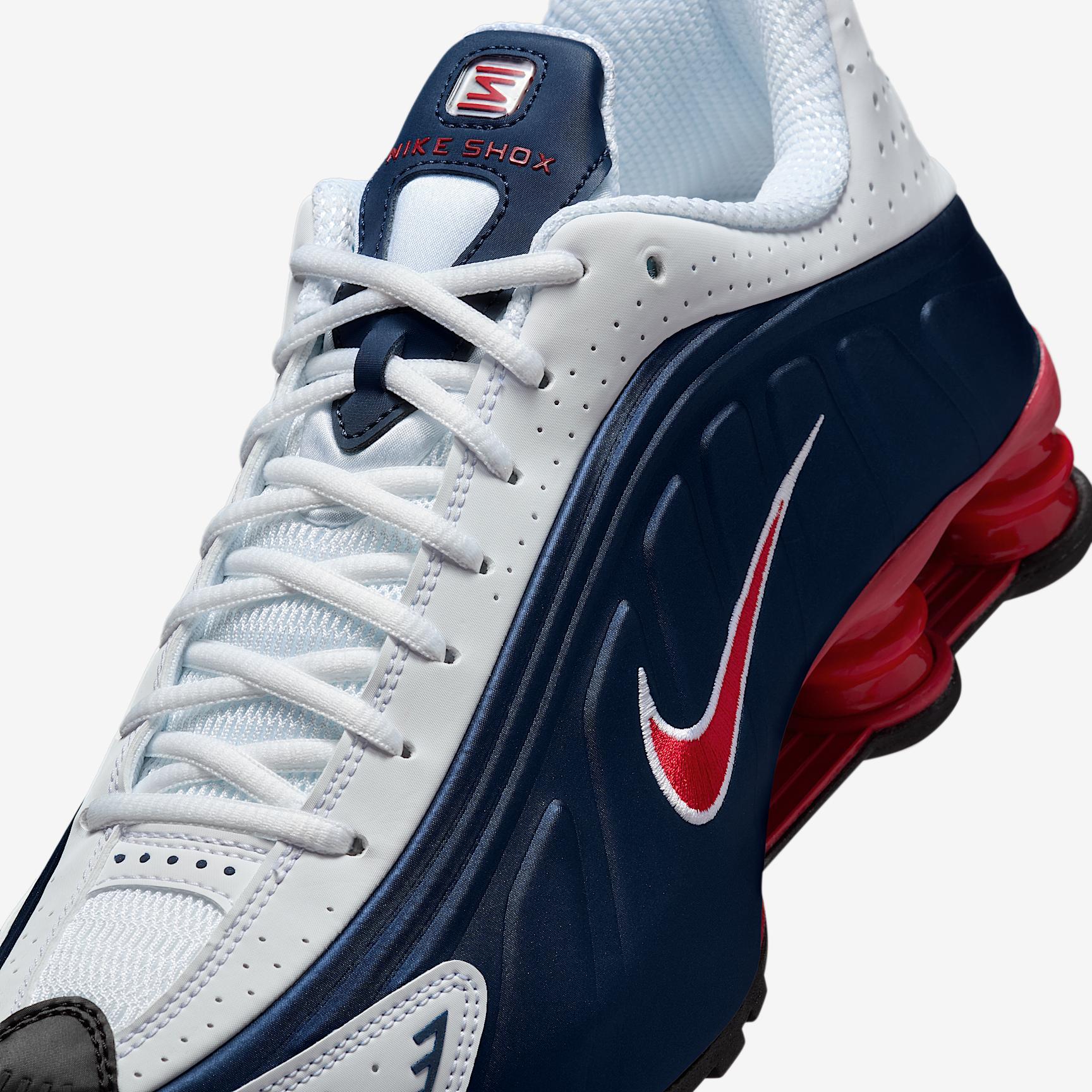 Nike Men's Shox R4 Shoes Product Image