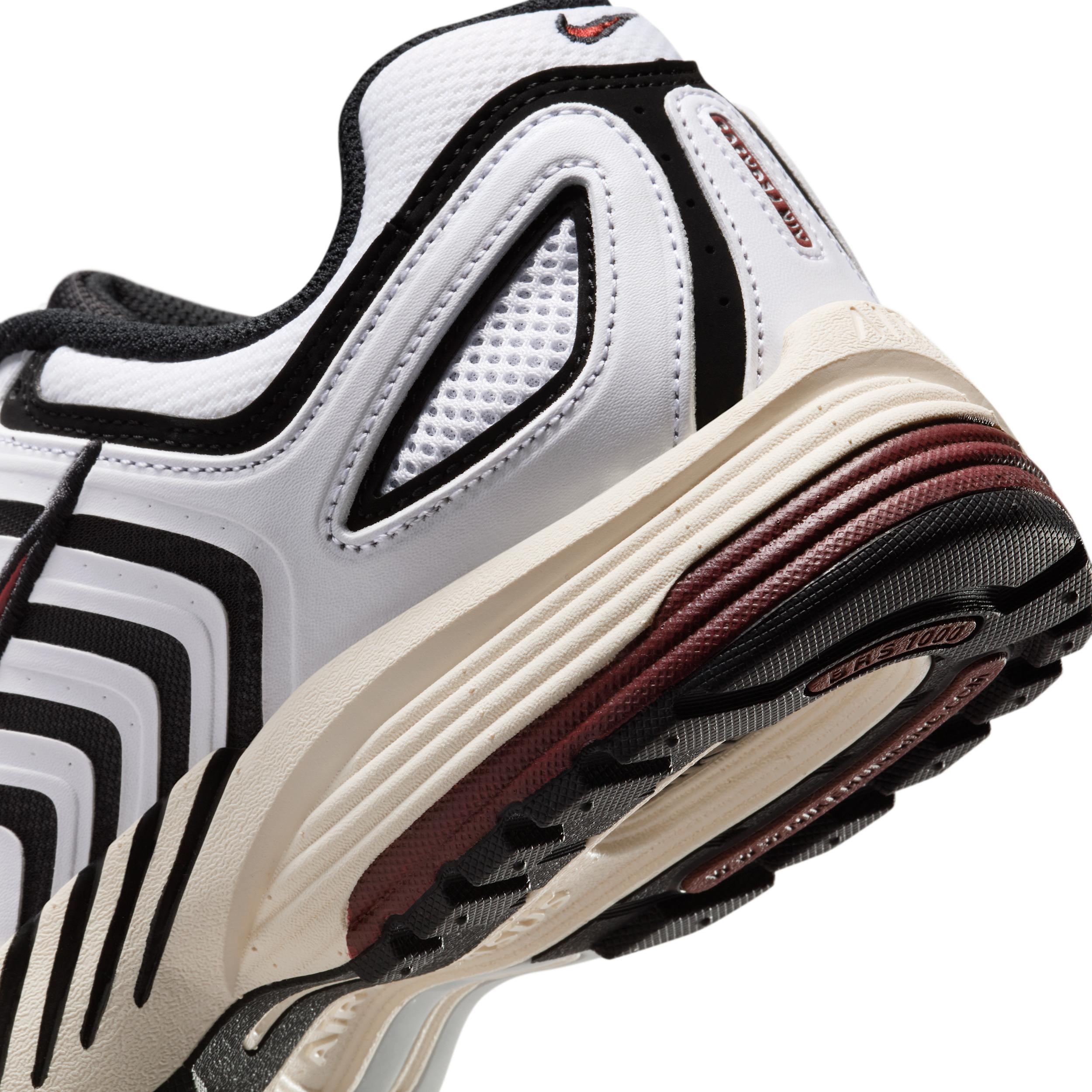 Nike Men's Air Pegasus 2005 Shoes Product Image