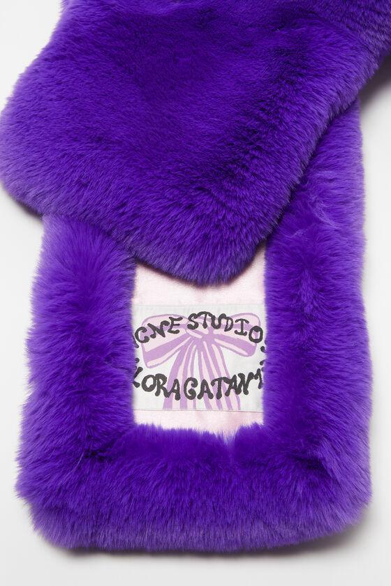 Furry scarf Product Image