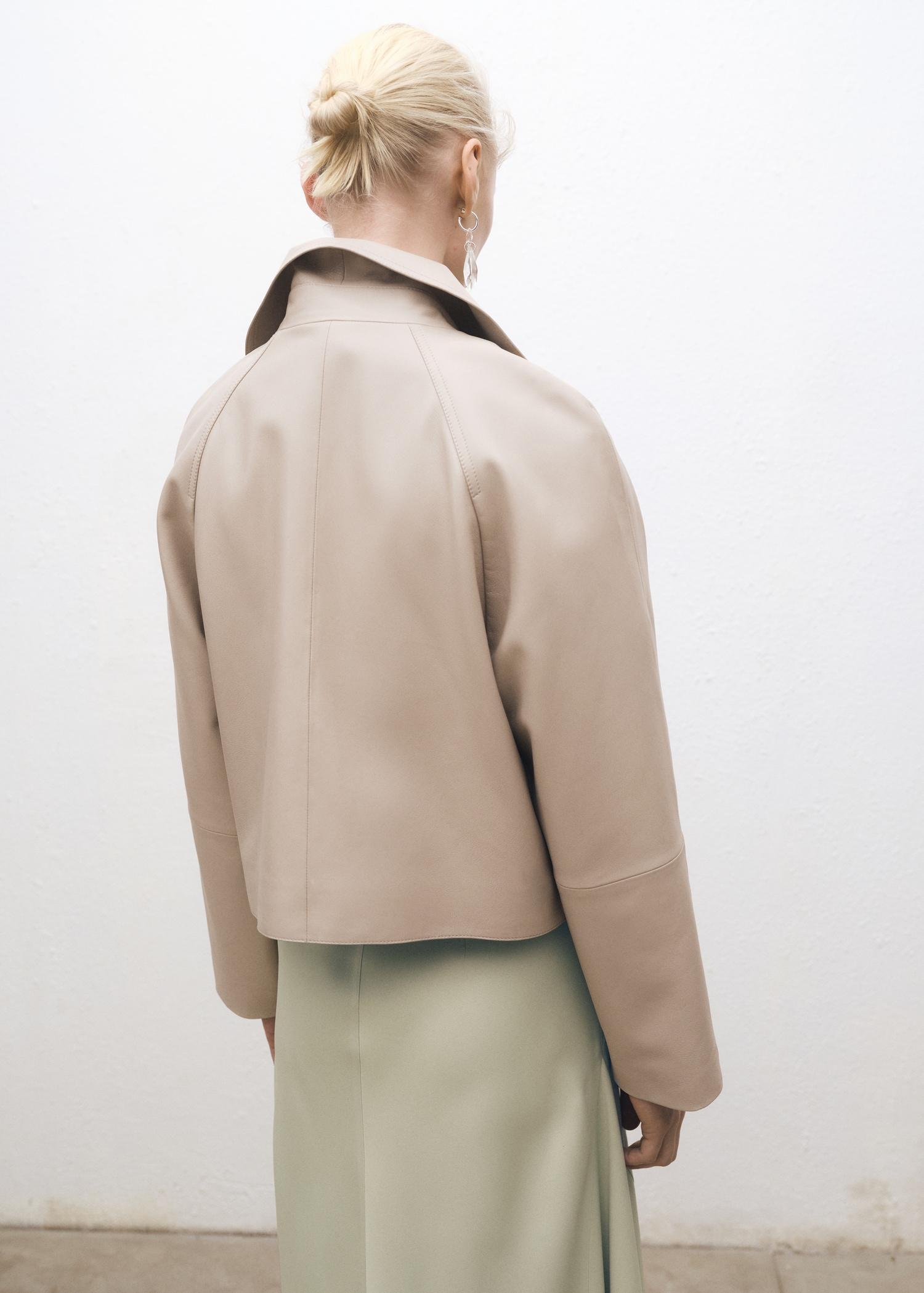 Cropped leather trench coat - Women | MANGO USA Product Image
