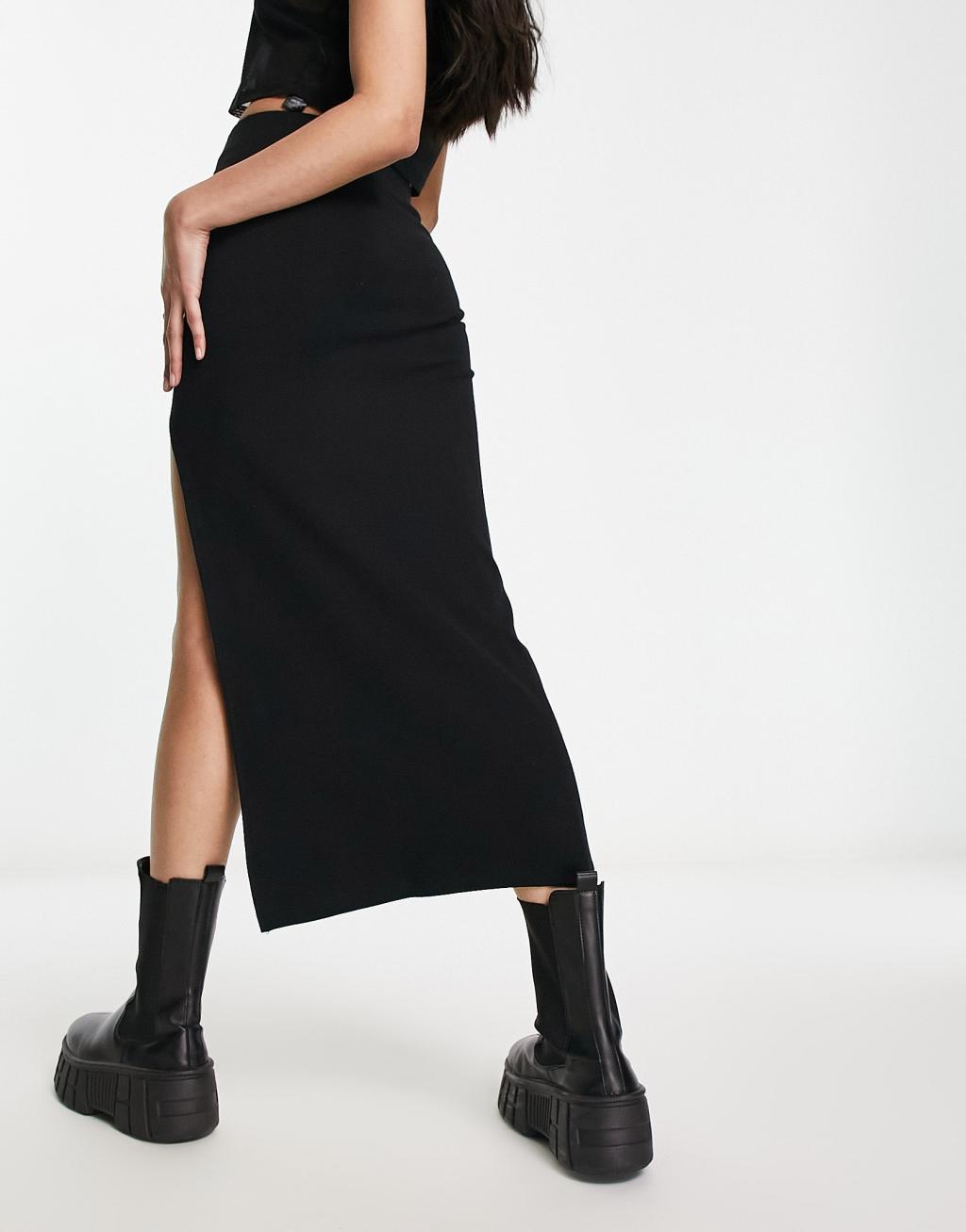 Bershka midi skirt with front slit in black Product Image
