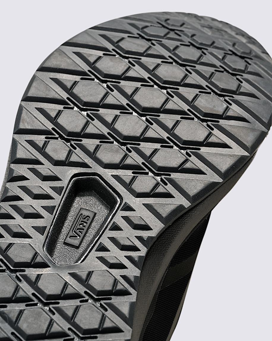 UltraRange 2.0 Shoe in Black| Vans US Product Image