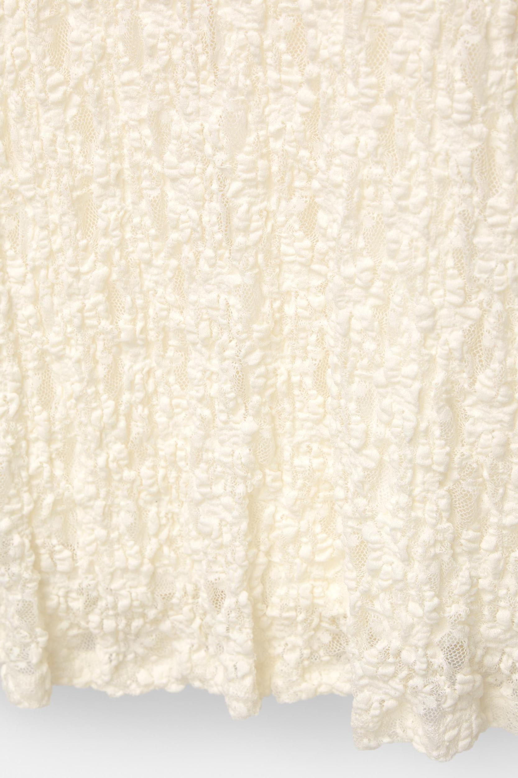 Short lace dress with long sleeves Product Image
