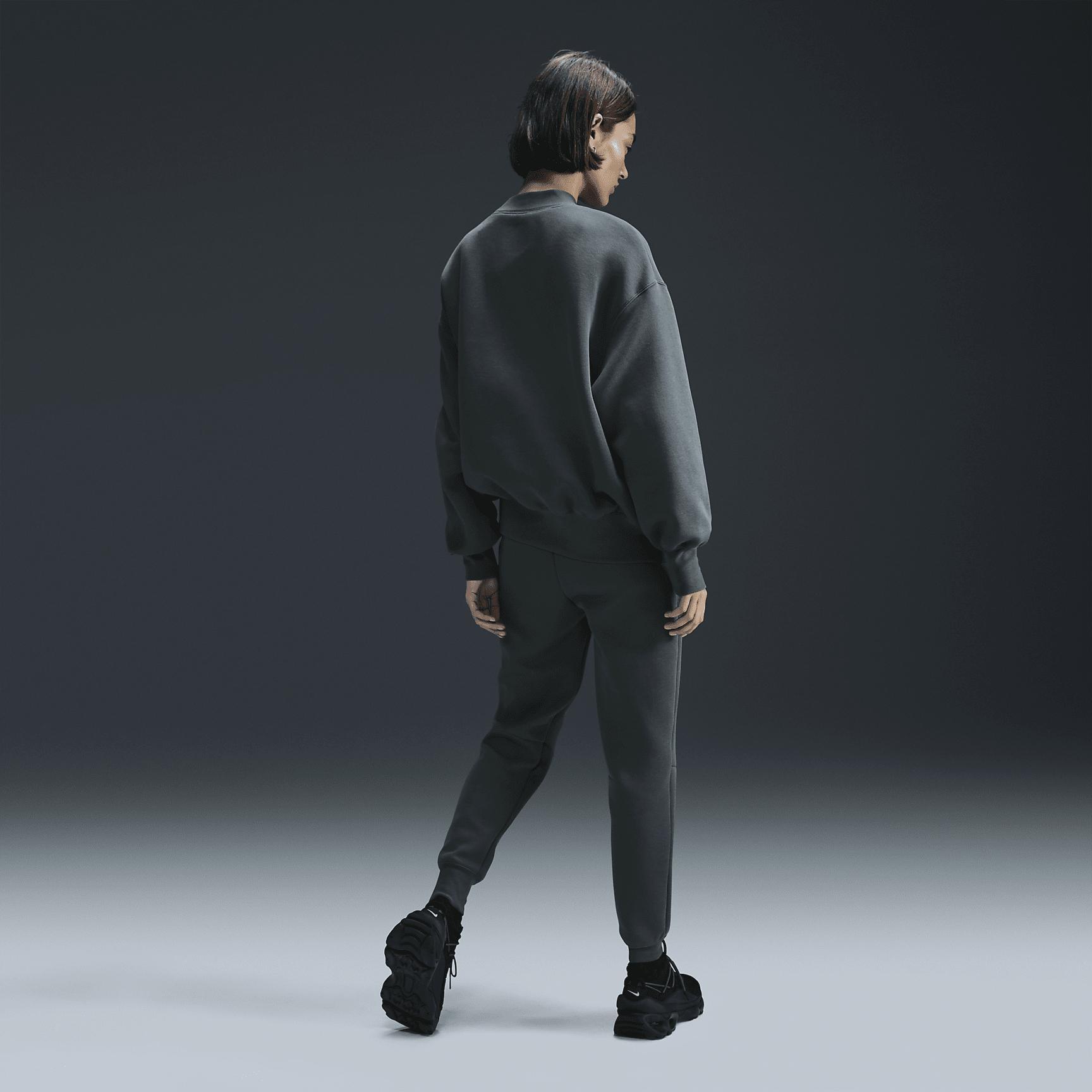 Nike Sportswear Tech Fleece Women's Oversized Crew-Neck Sweatshirt Product Image