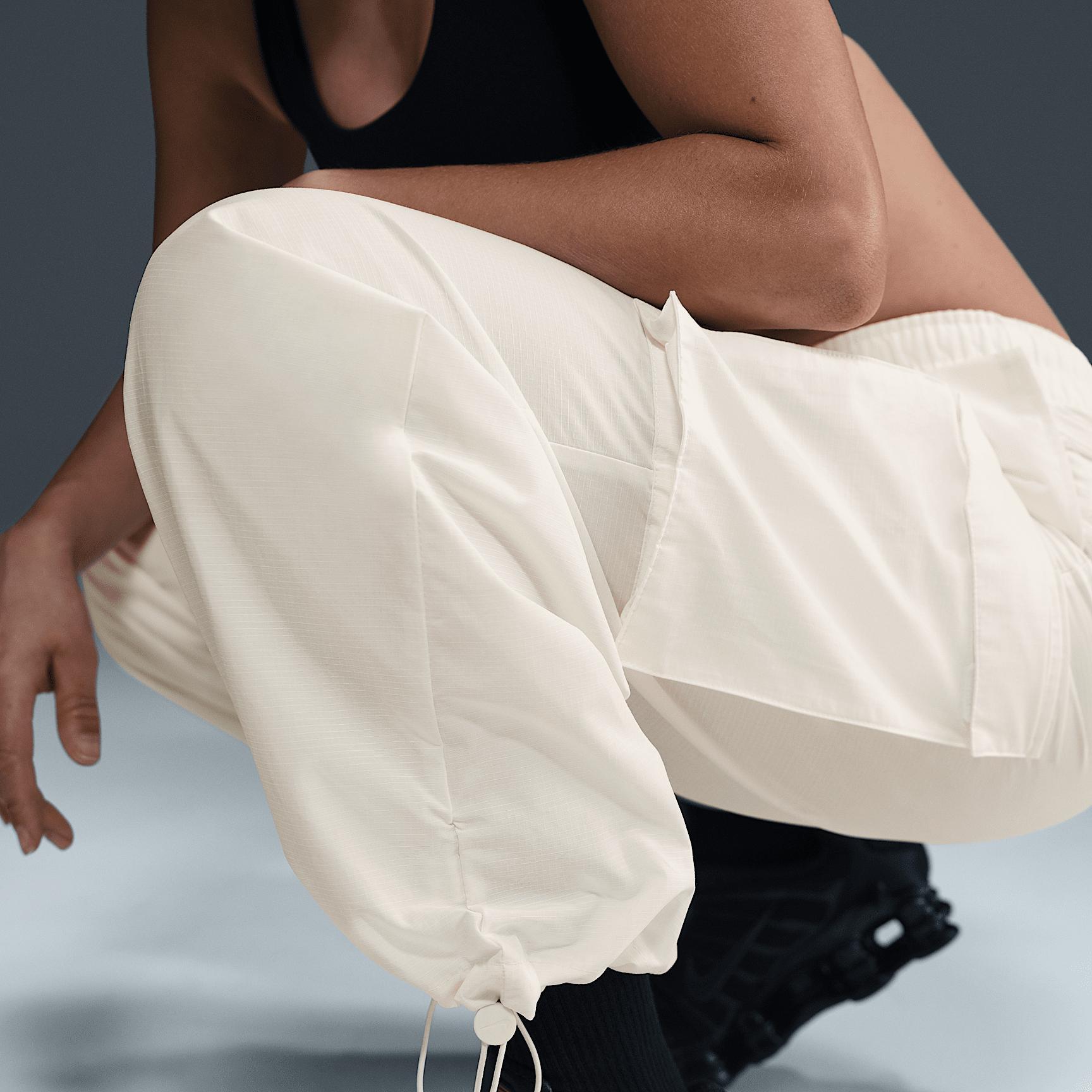 Nike Sportswear Everything Wovens Women's Mid-Rise Cargo Pants Product Image