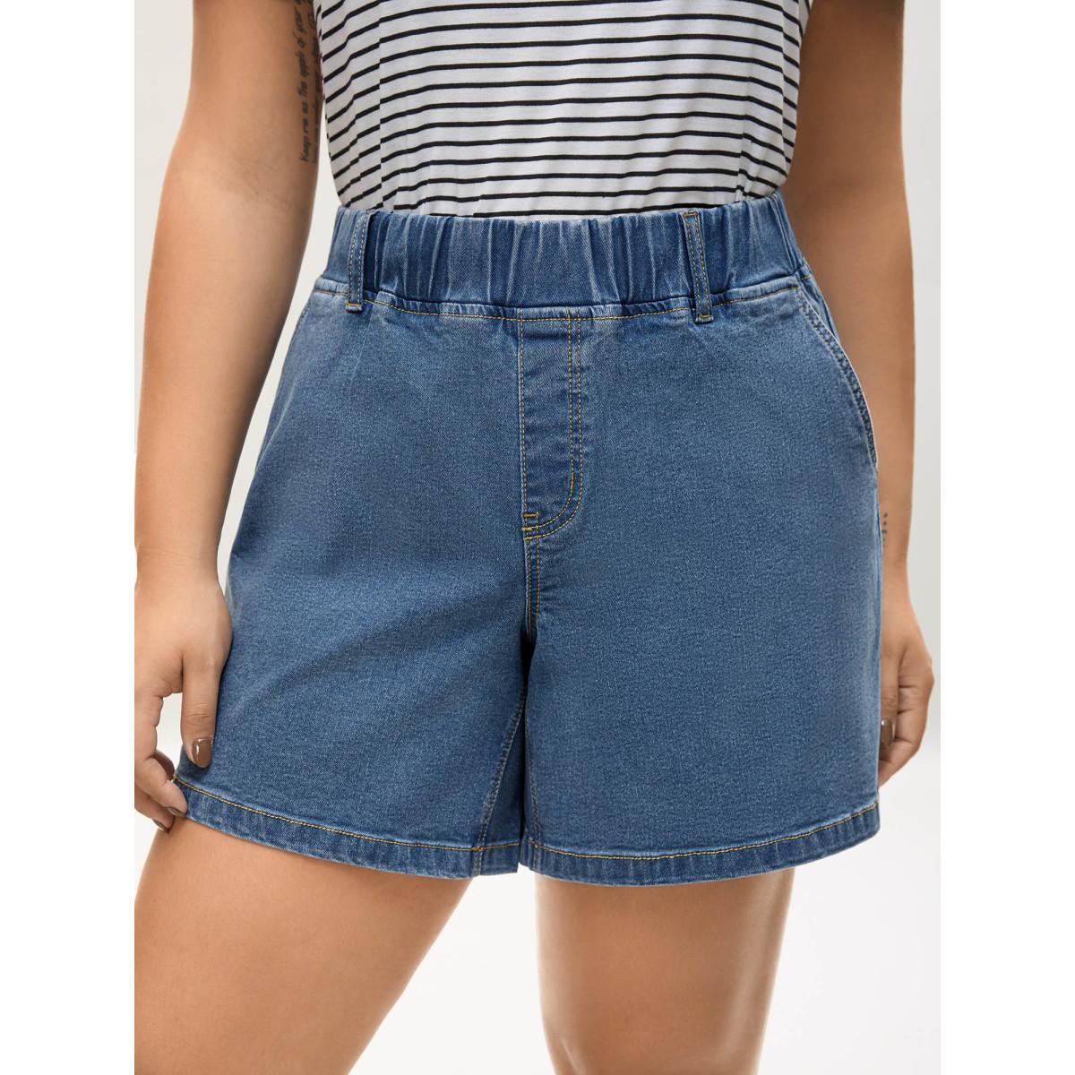 Plus Size Classic Cut Pull-On Denim Shorts Women Denimblue Low stretch Everyday-Casual Slanted pocket Denim Shorts BloomChic 14/1X Product Image