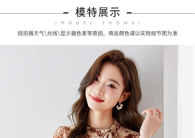 Puff-Sleeve Floral Bow Blouse Product Image