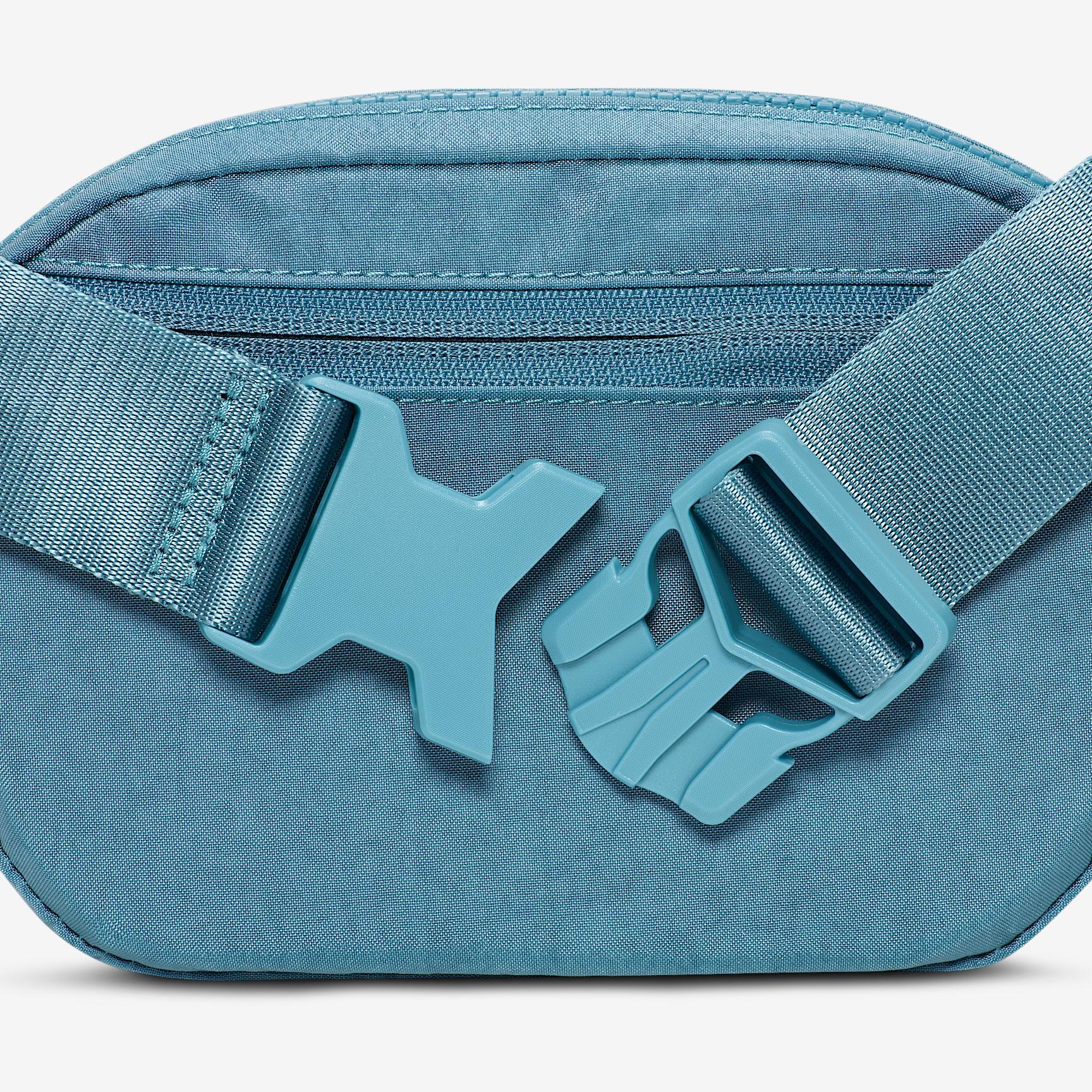 Nike Aura Crossbody Bag (2L) Product Image