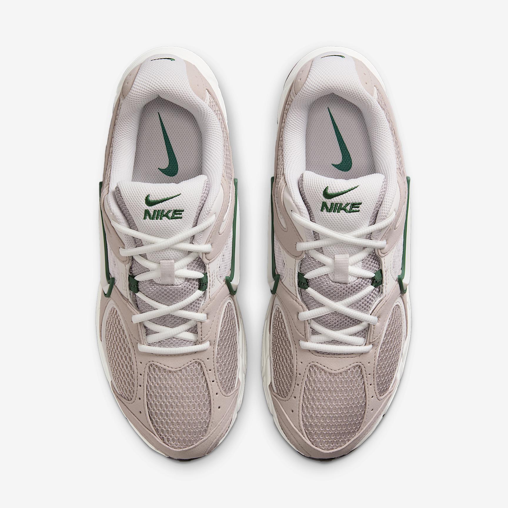 Nike Men's V5 RNR Shoes Product Image