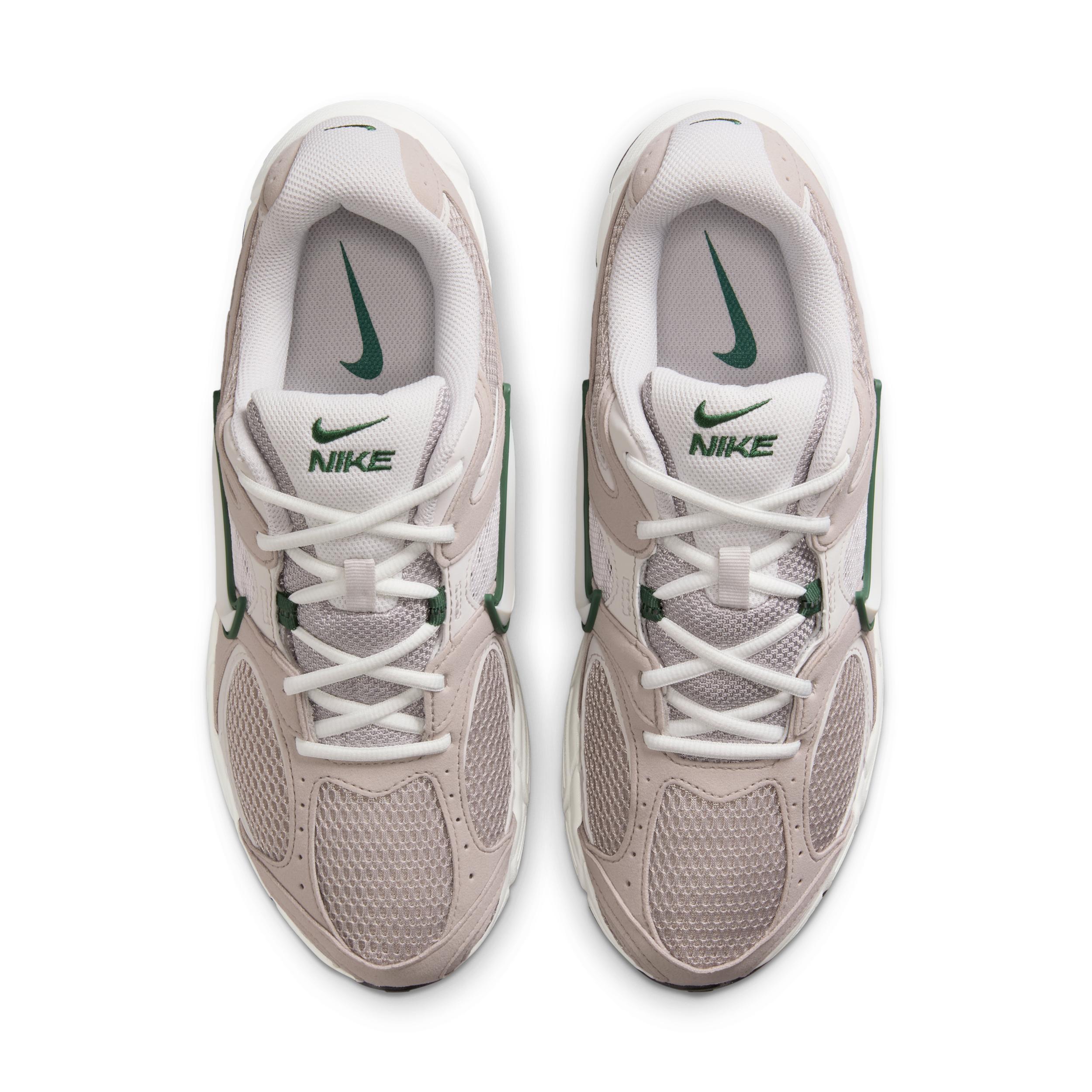 Nike Men's V5 RNR Shoes Product Image