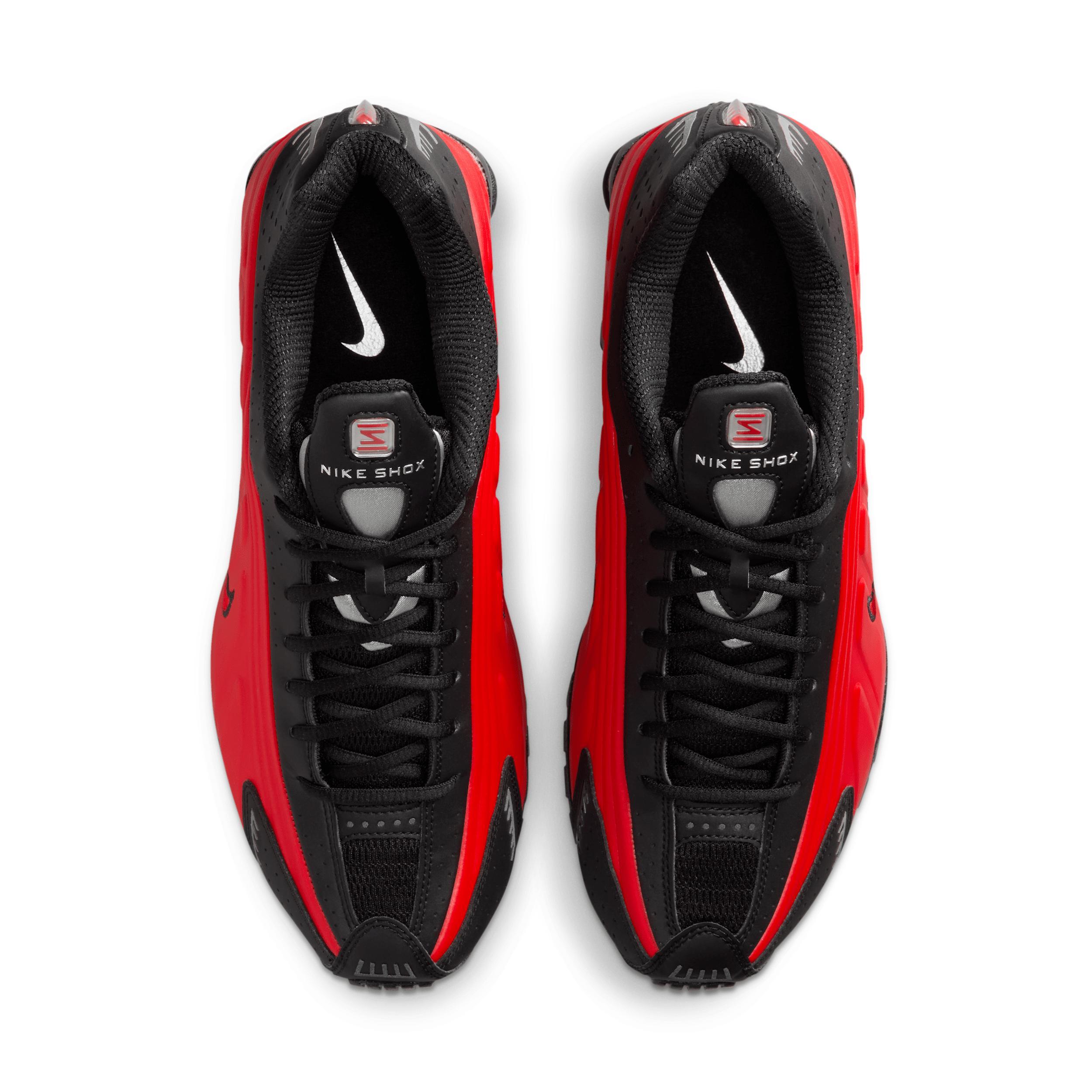 Nike Men's Shox R4 Shoes Product Image