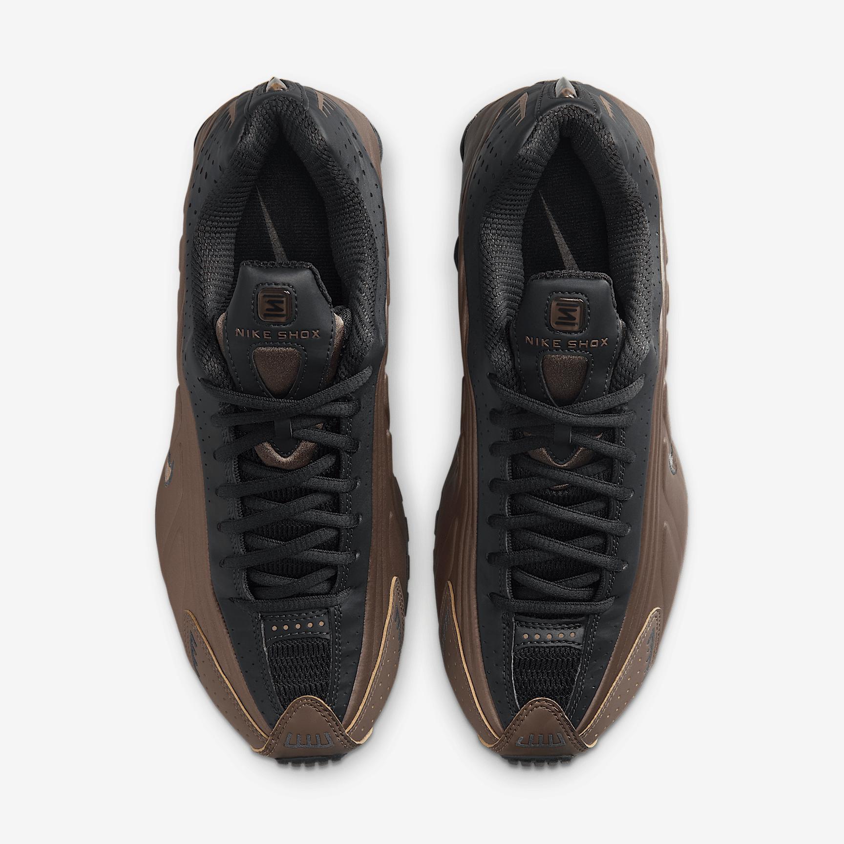 Nike Women's Shox R4 Shoes Product Image