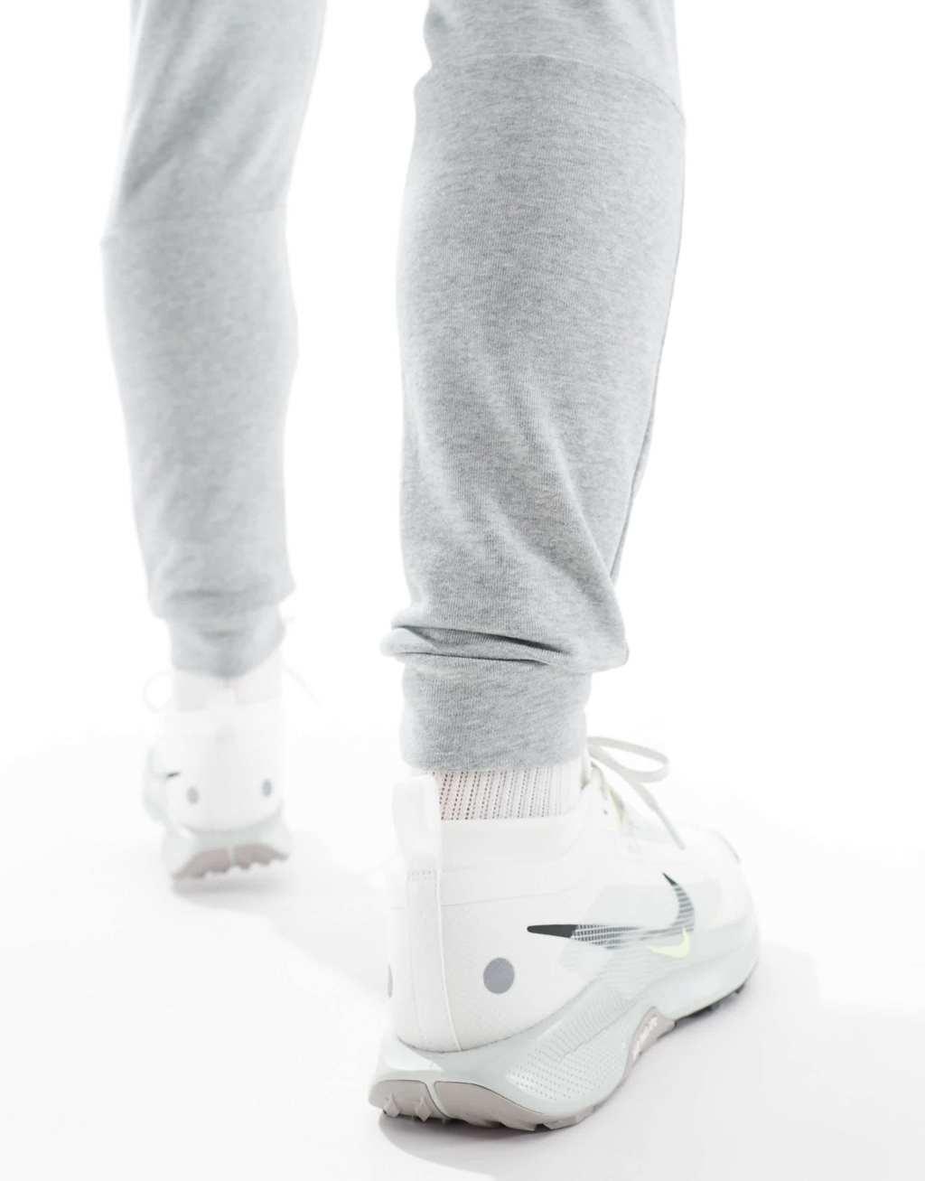 Nike Running Pegasus Trail 5 Gore-Tex sneakers in off white and silver Product Image