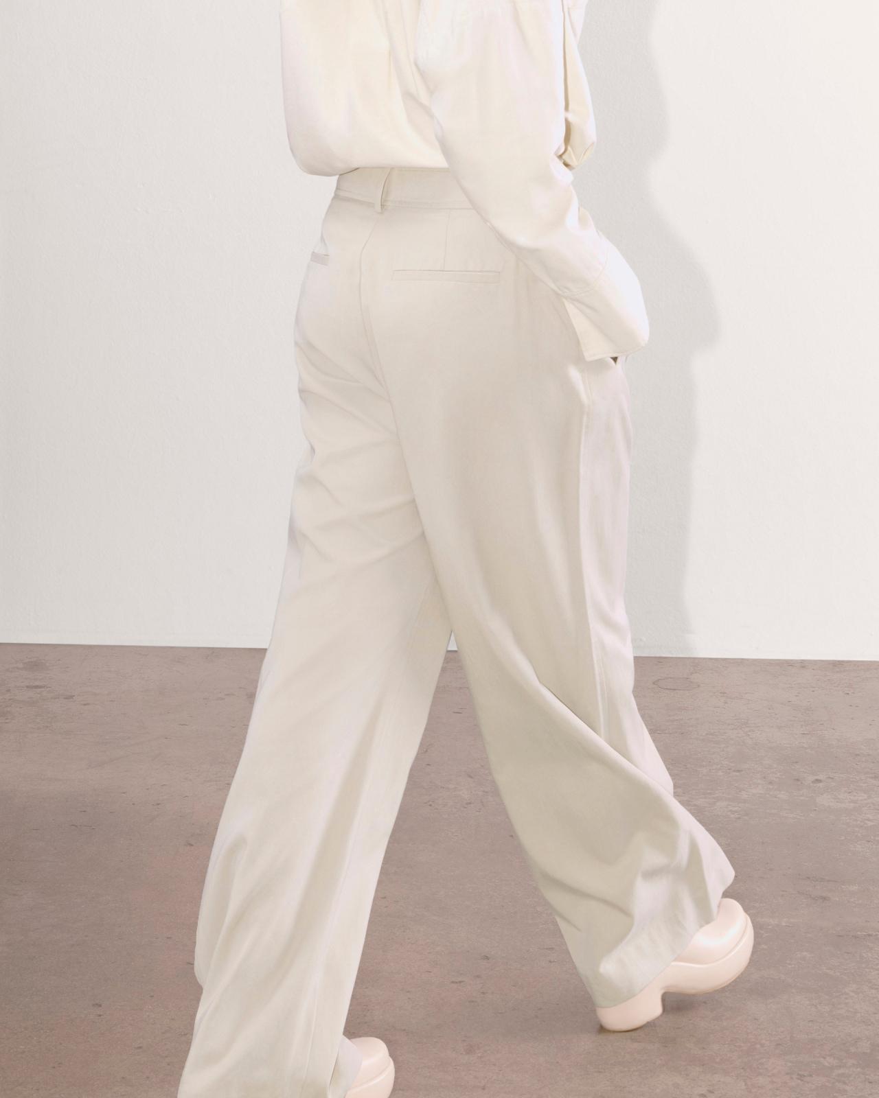 The Draper Pleated Pant in Buttersmooth Product Image