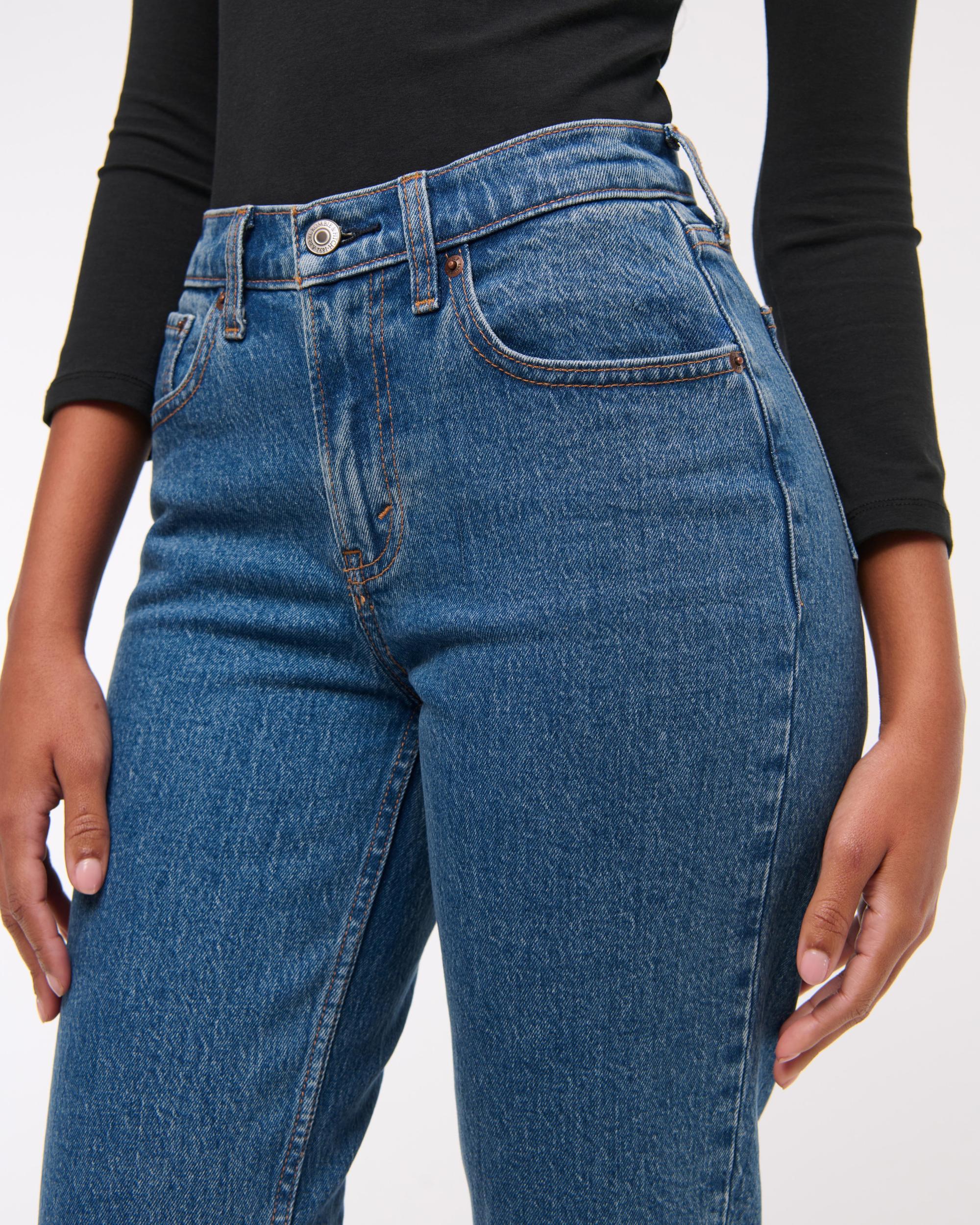 Curve Love Mid Rise 90s Straight Jean Product Image