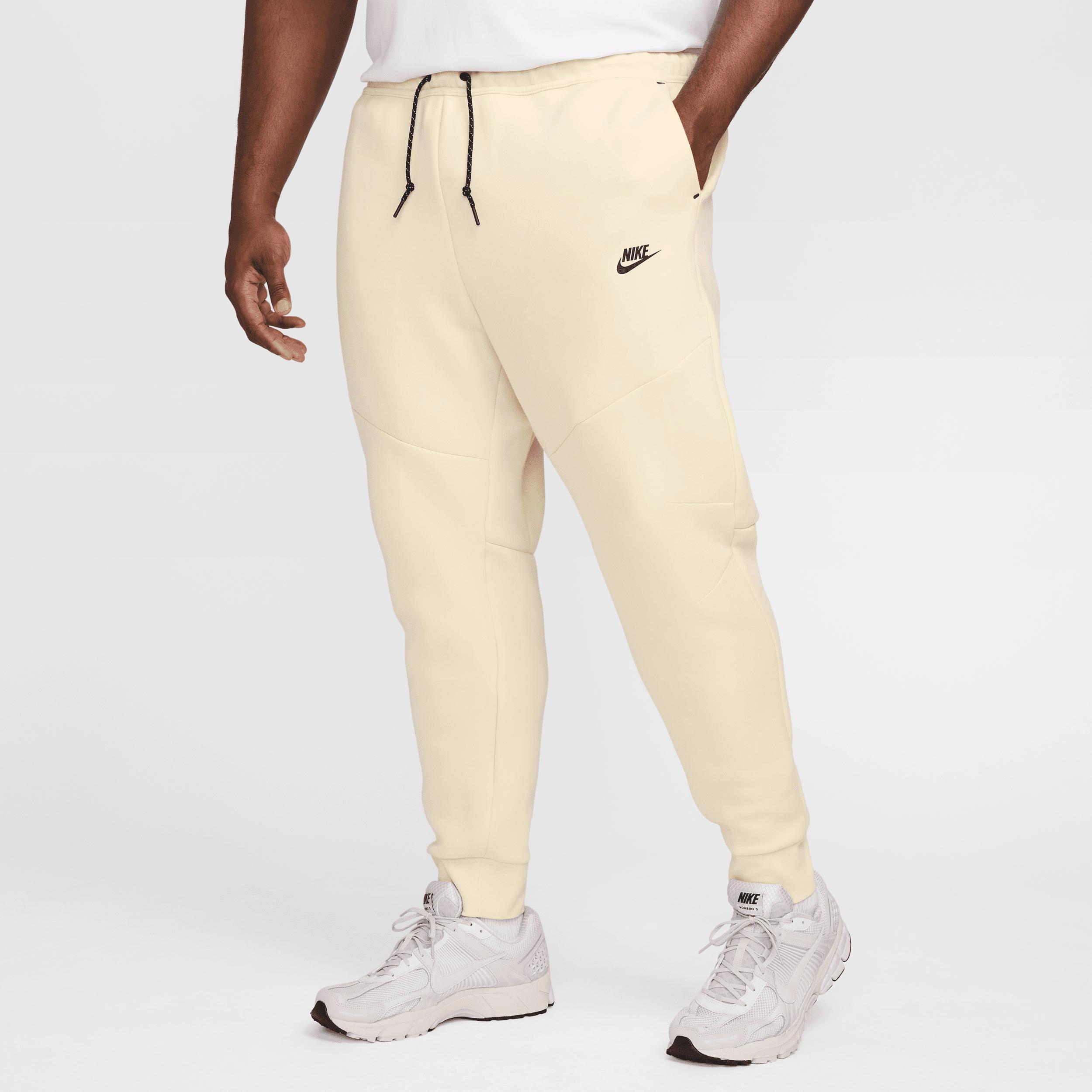 Nike Men's Tech Fleece Jogger Pants Product Image
