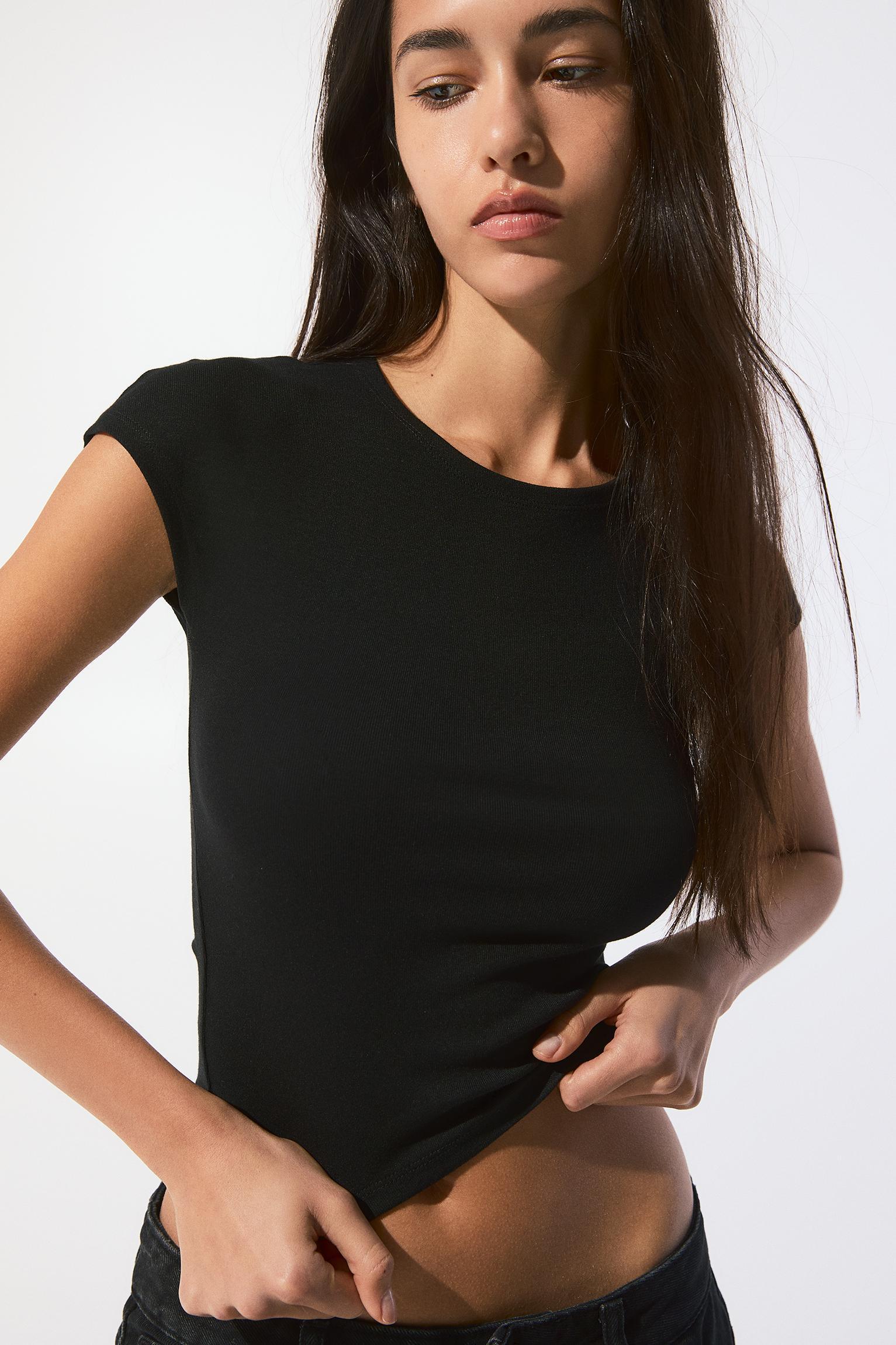 Fitted T-shirt with whole sleeves Product Image
