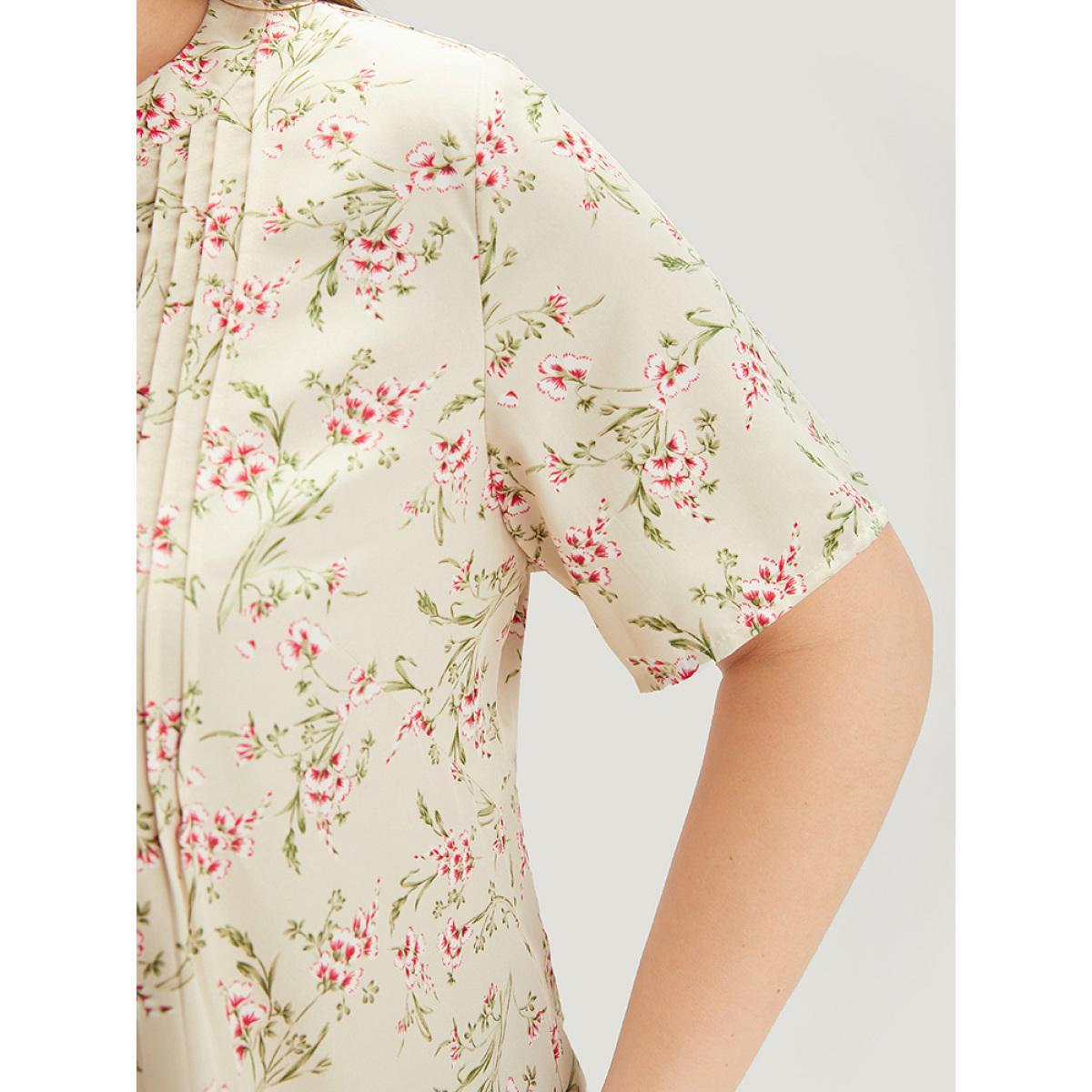 Plus Size Beige Floral Print Notched Pleated Detail Blouse Women Elegant Short sleeve Notched collar Dailywear Blouses BloomChic 18-20/2X Product Image