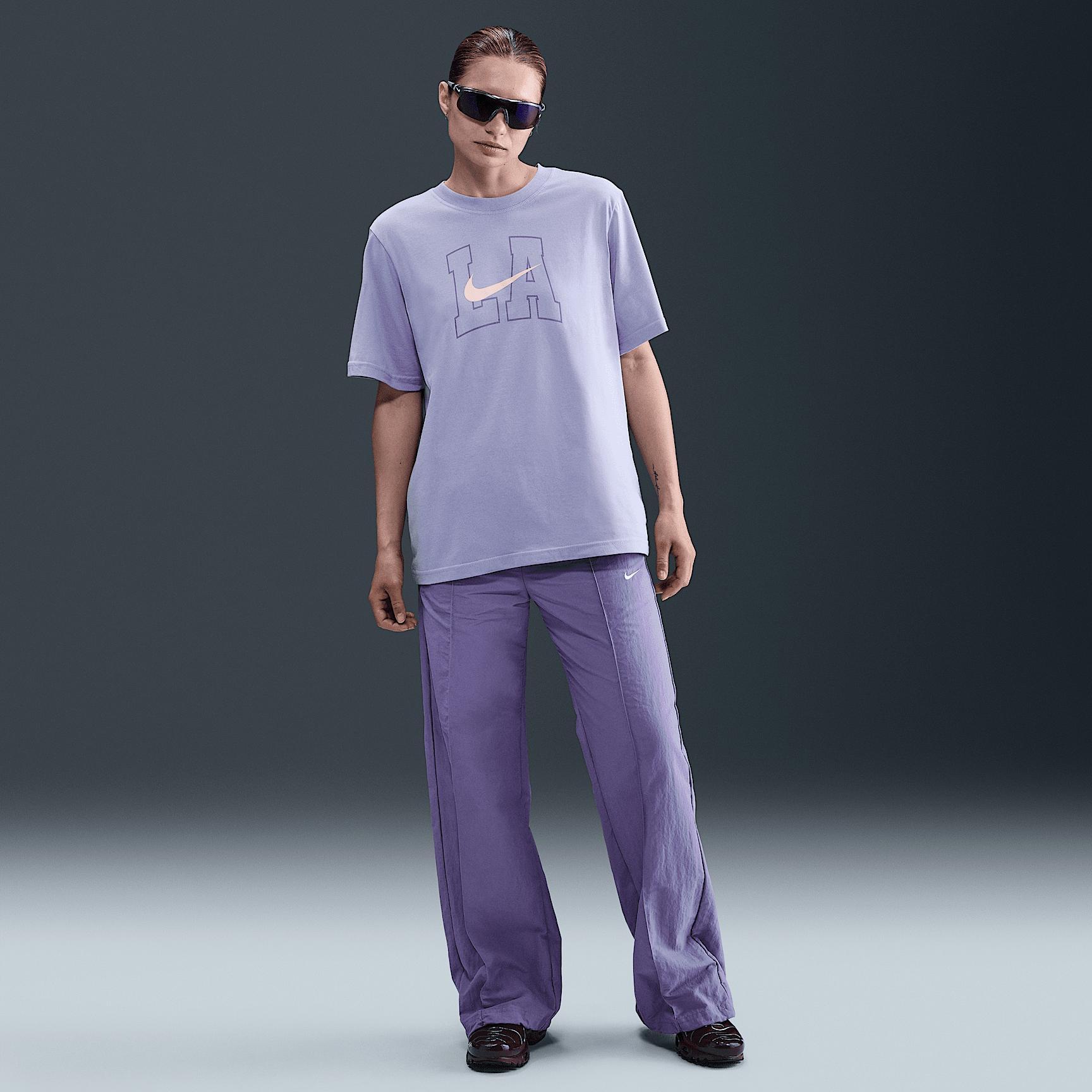 Nike Sportswear Essential Women's Graphic T-Shirt Product Image
