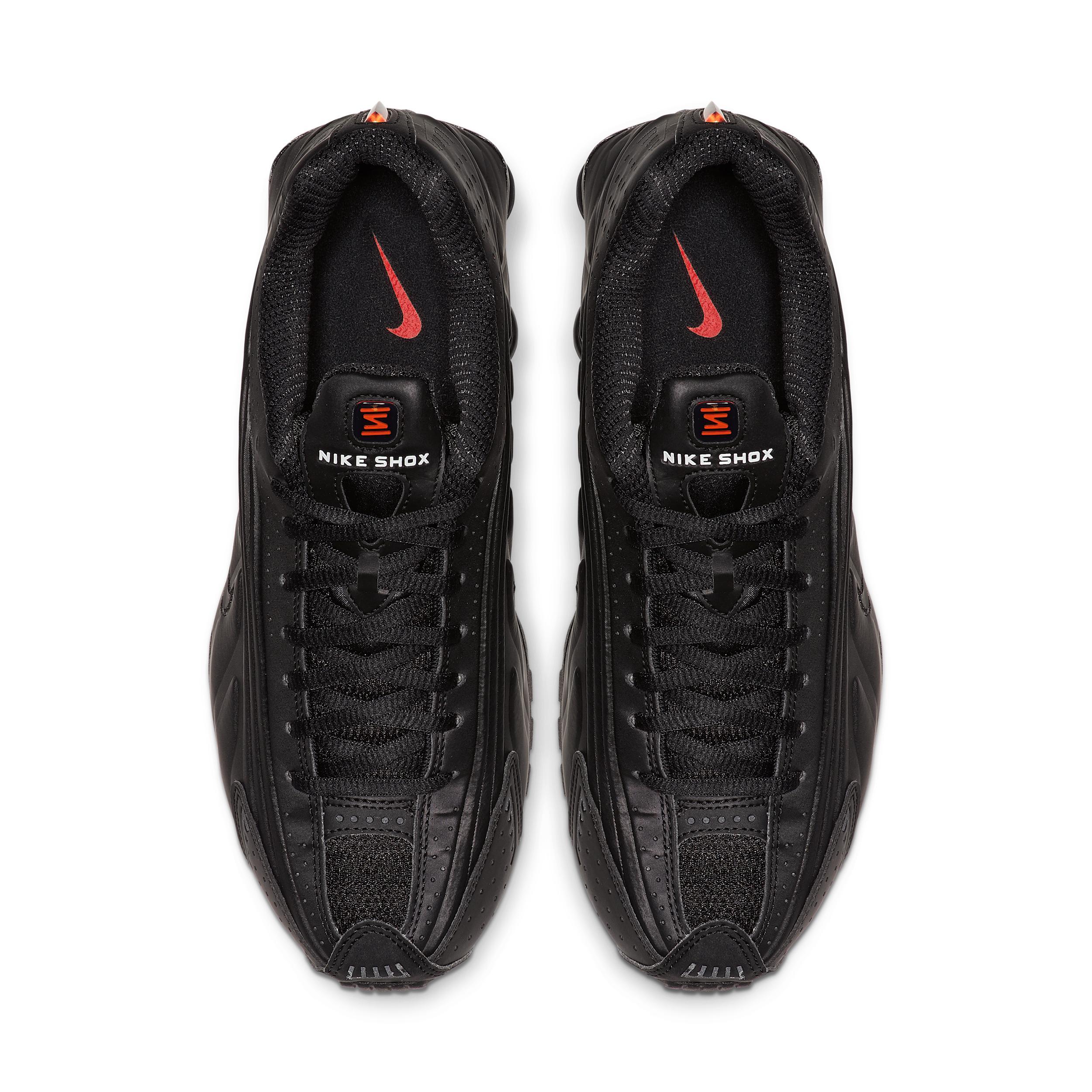 Nike Women's Shox R4 Shoes Product Image