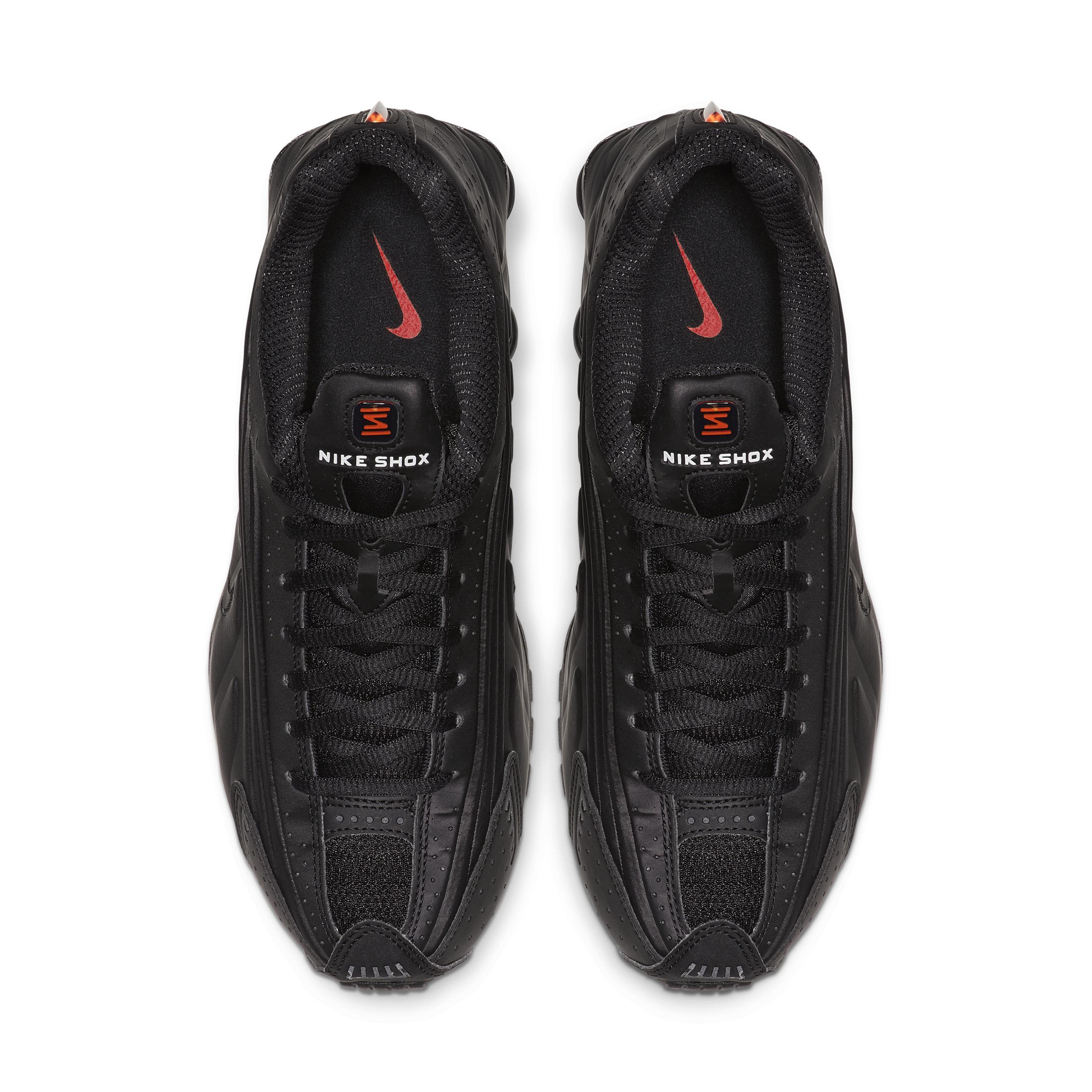 Nike Women's Shox R4 Shoes Product Image