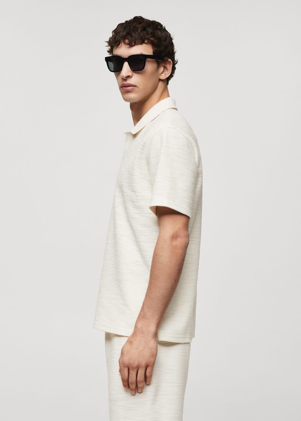 Regular-fit textured knitted polo shirt - Men | MANGO USA Product Image