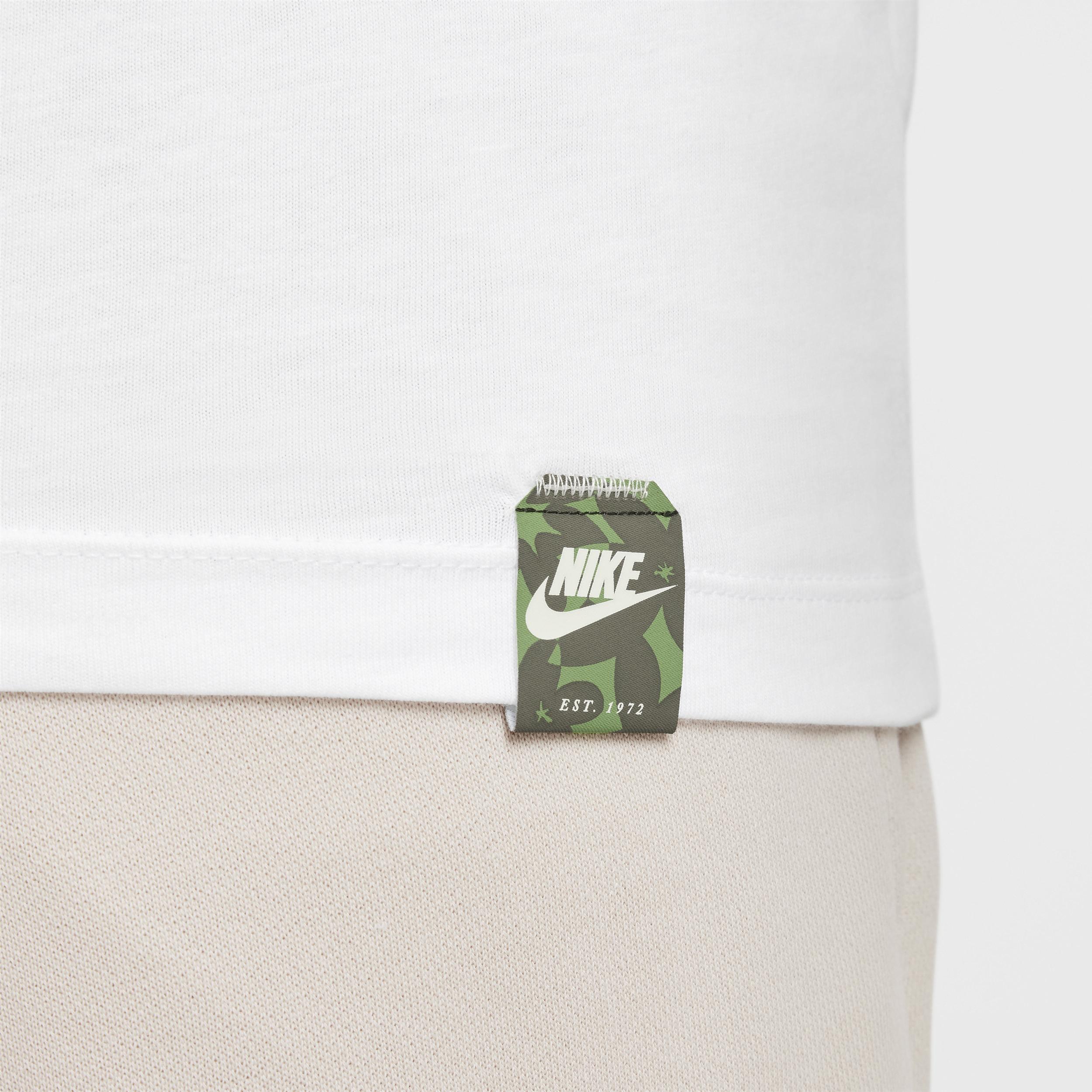 Men's Nike Sportswear Club Long-Sleeve T-Shirt Product Image