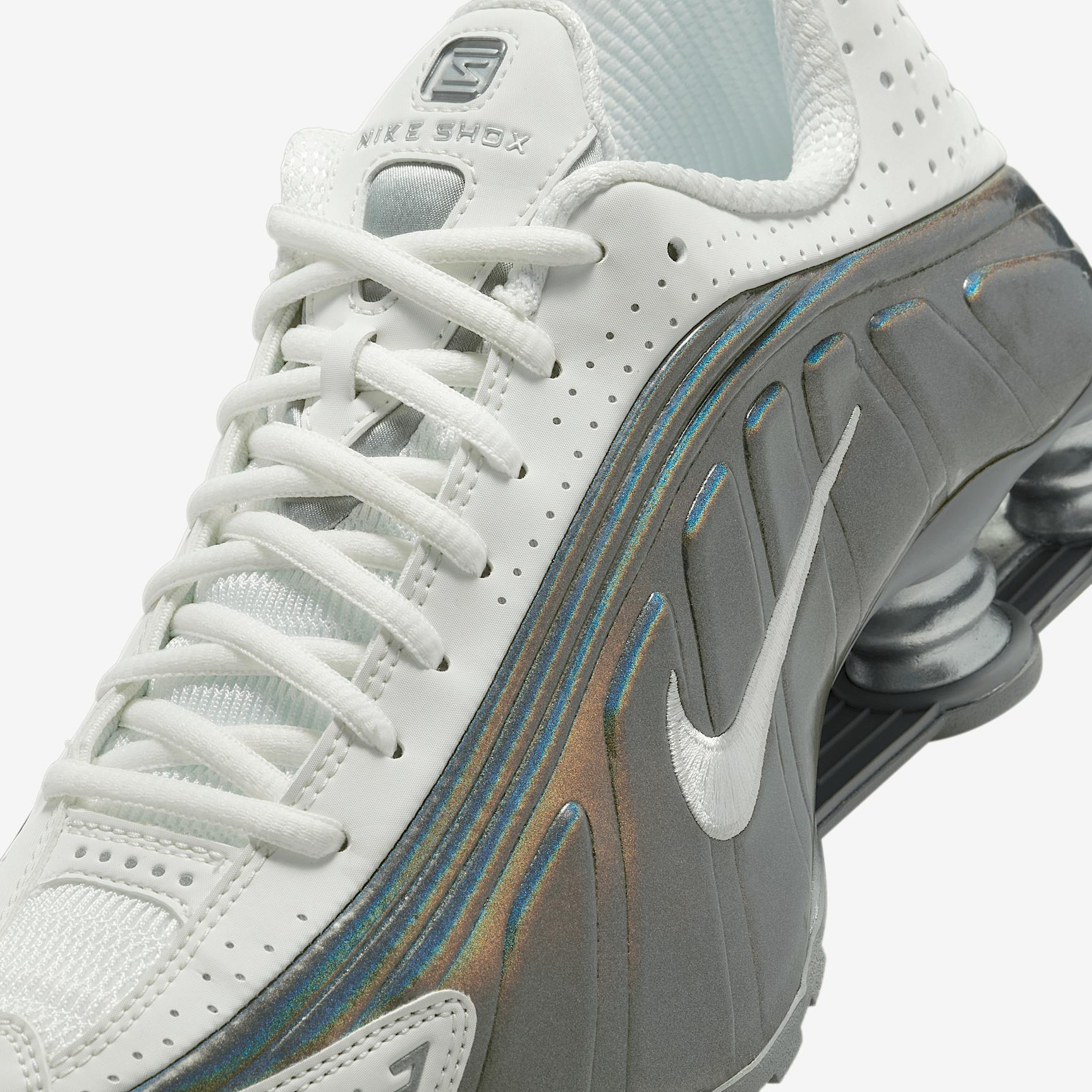 Nike Womens Shox R4 Casual Shoes Product Image