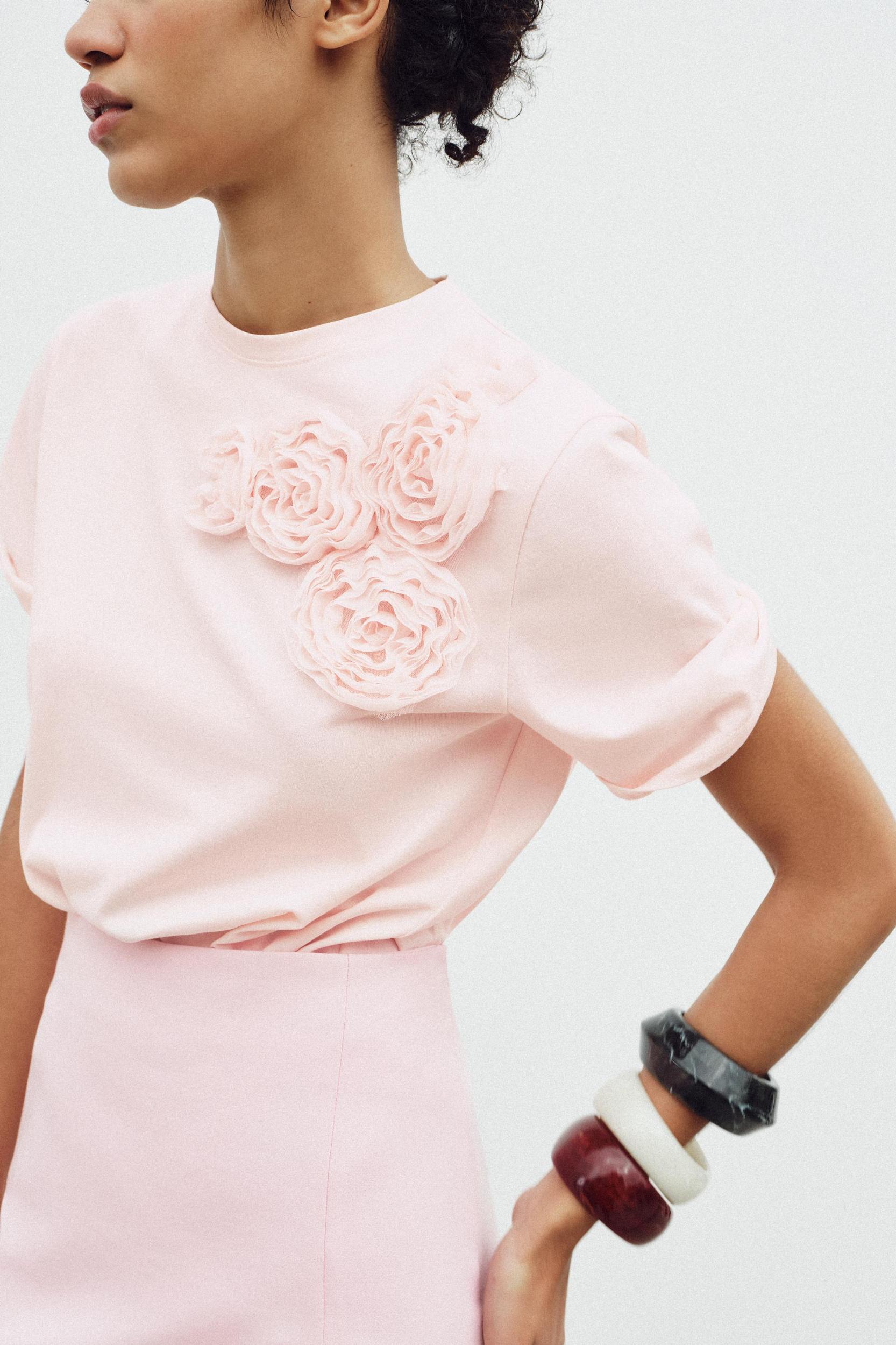 FLOWER T-SHIRT Product Image