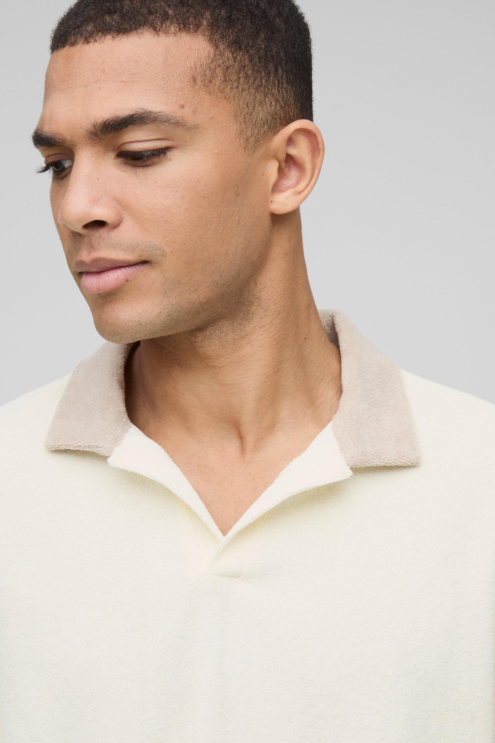 Boxy Contrast Collar Towelling V Neck Polo | boohooMAN USA Product Image