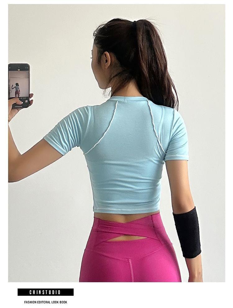 Short-Sleeve Crew Neck Contrast Trim Crop Sports T-Shirt Product Image