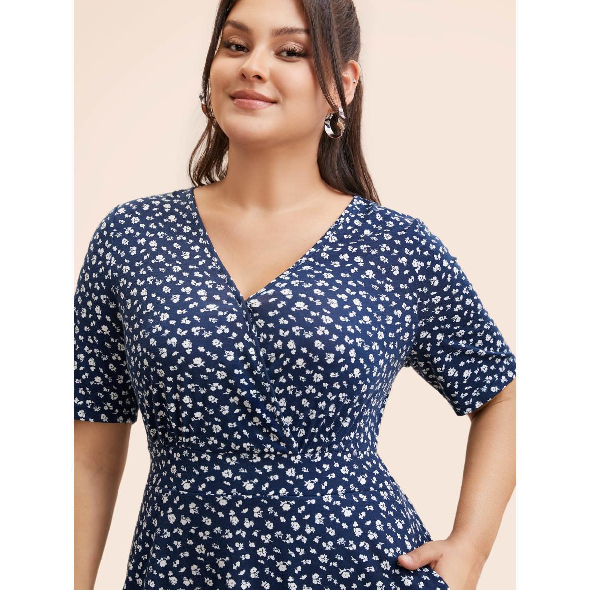 Plus Size Ditsy Floral V Neck Shirred Dress Navy Women Casual Shirred Overlap Collar Short sleeve Curvy BloomChic 18-20/2X Product Image