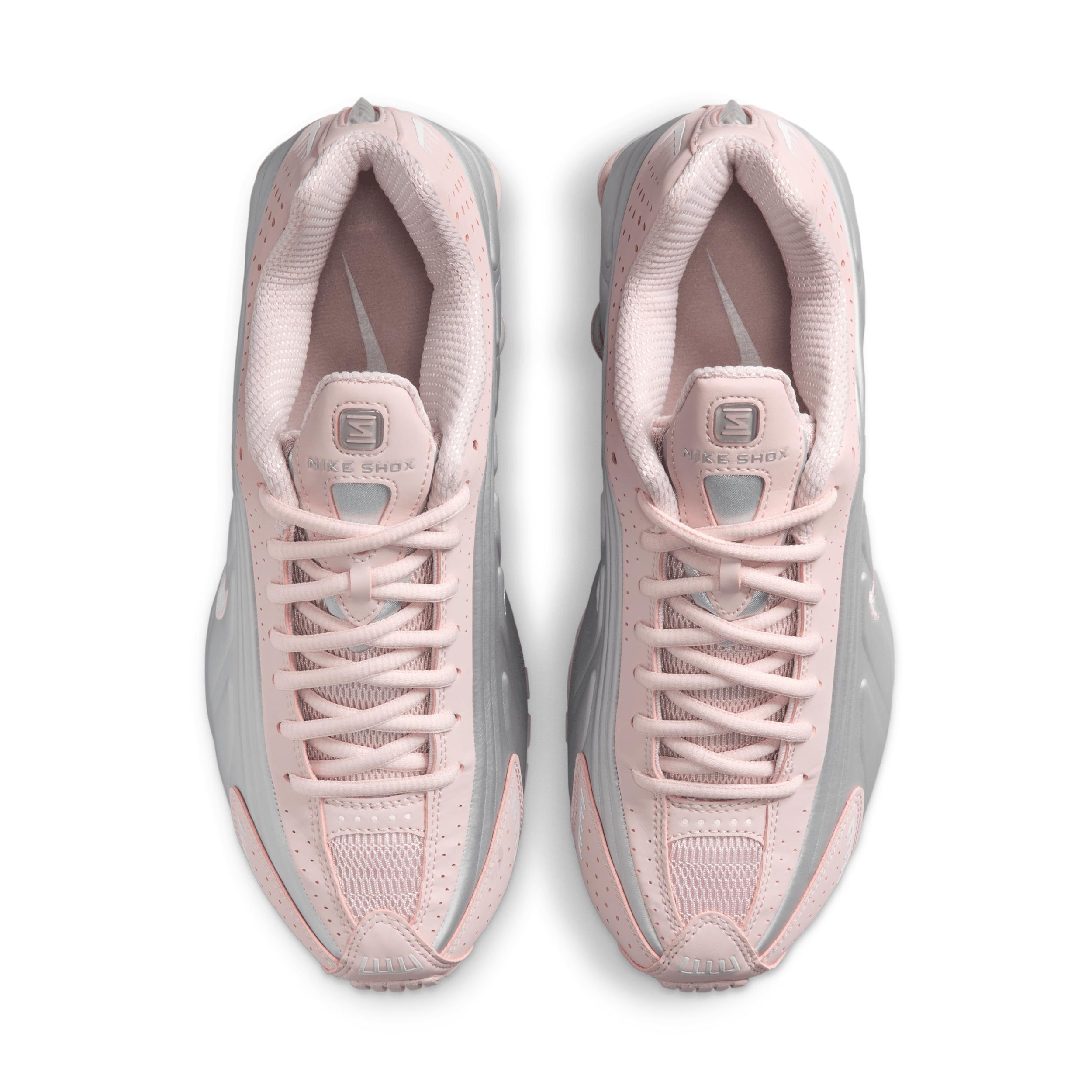 Nike Women's Shox R4 Shoes Product Image