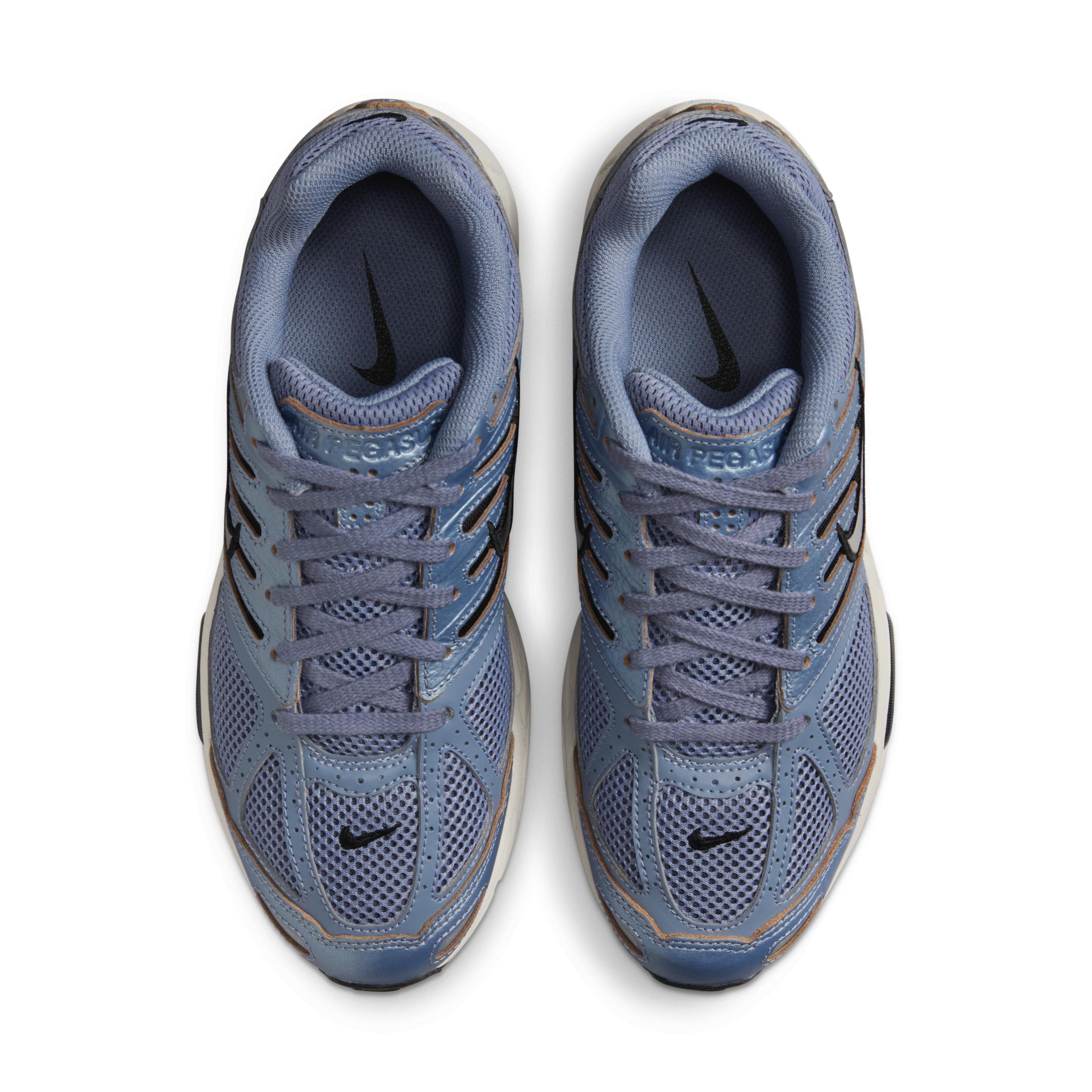 Nike Men's Air Pegasus 2005 Shoes Product Image