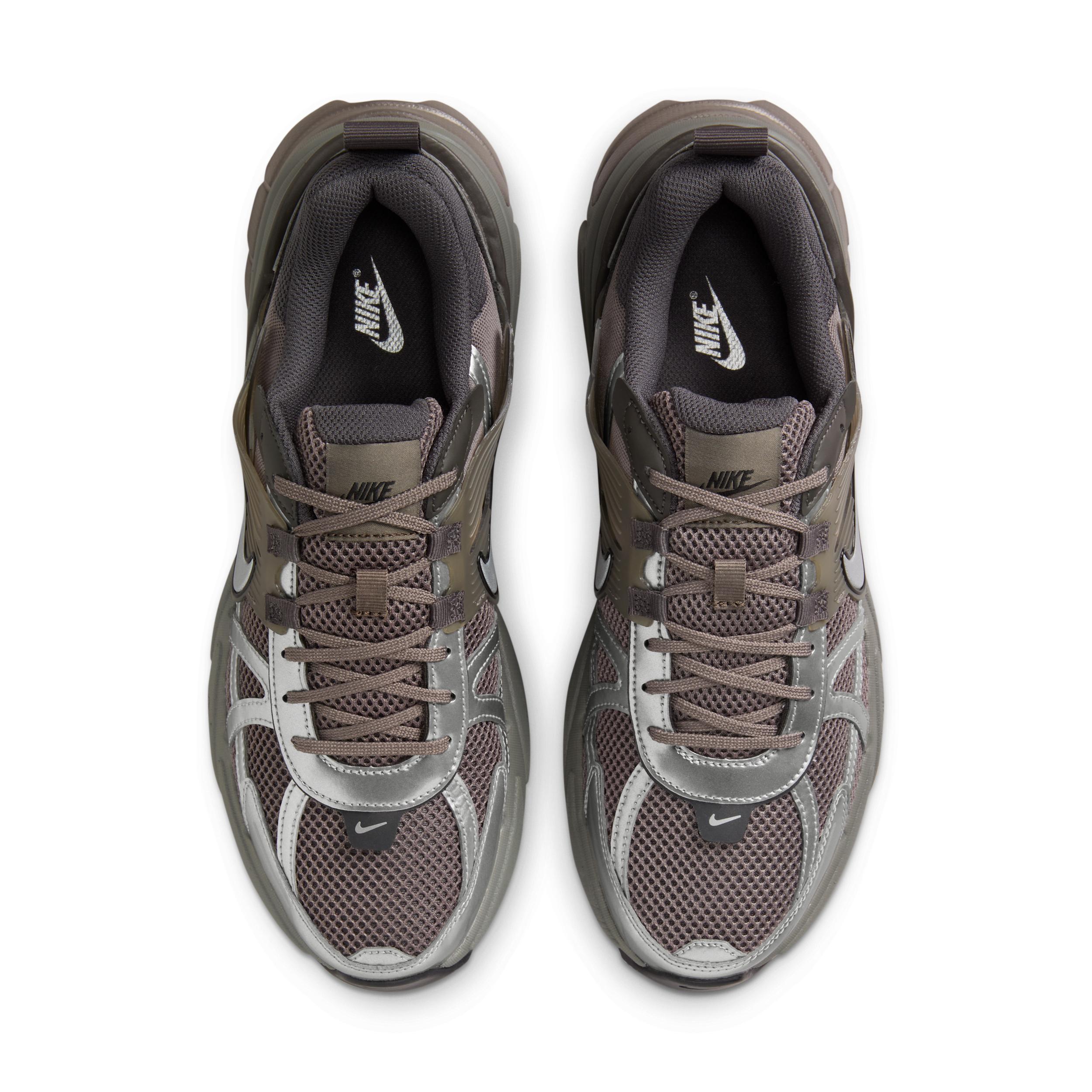 Nike Men's V2K Run Shoes Product Image