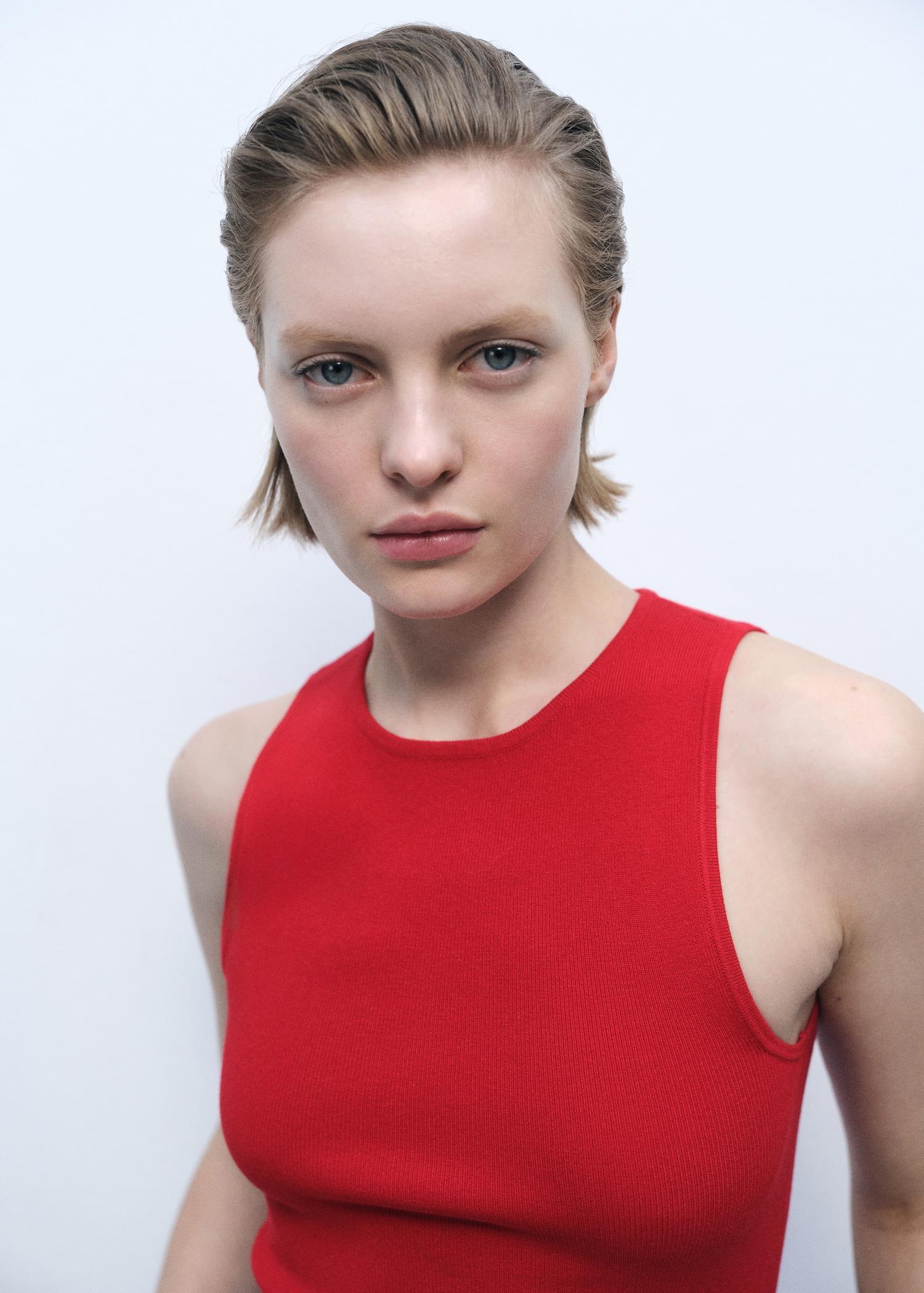 Sleeveless fitted knitted top - Women | MANGO USA Product Image