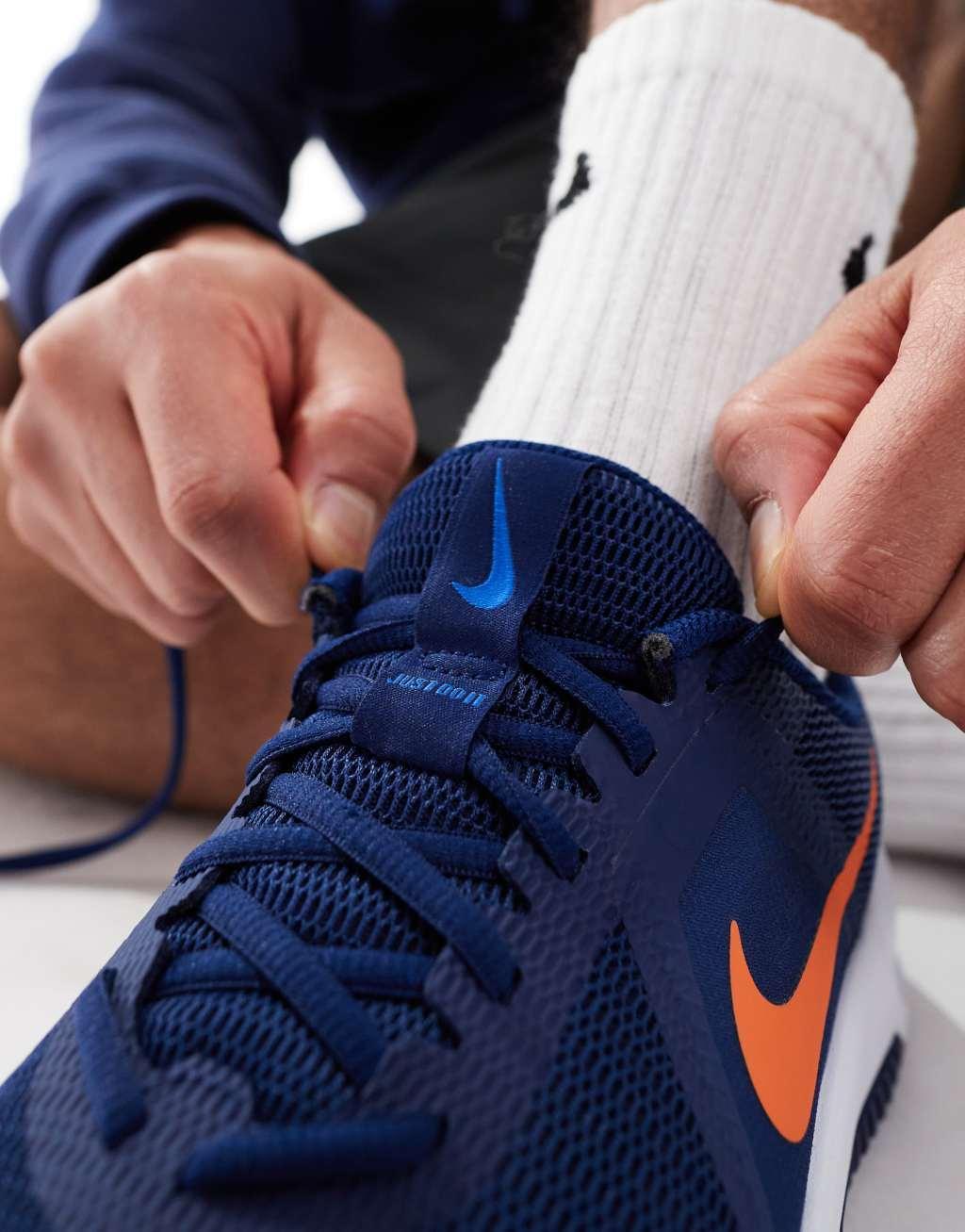 Nike Training MC 3 sneakers in blue and orange Product Image