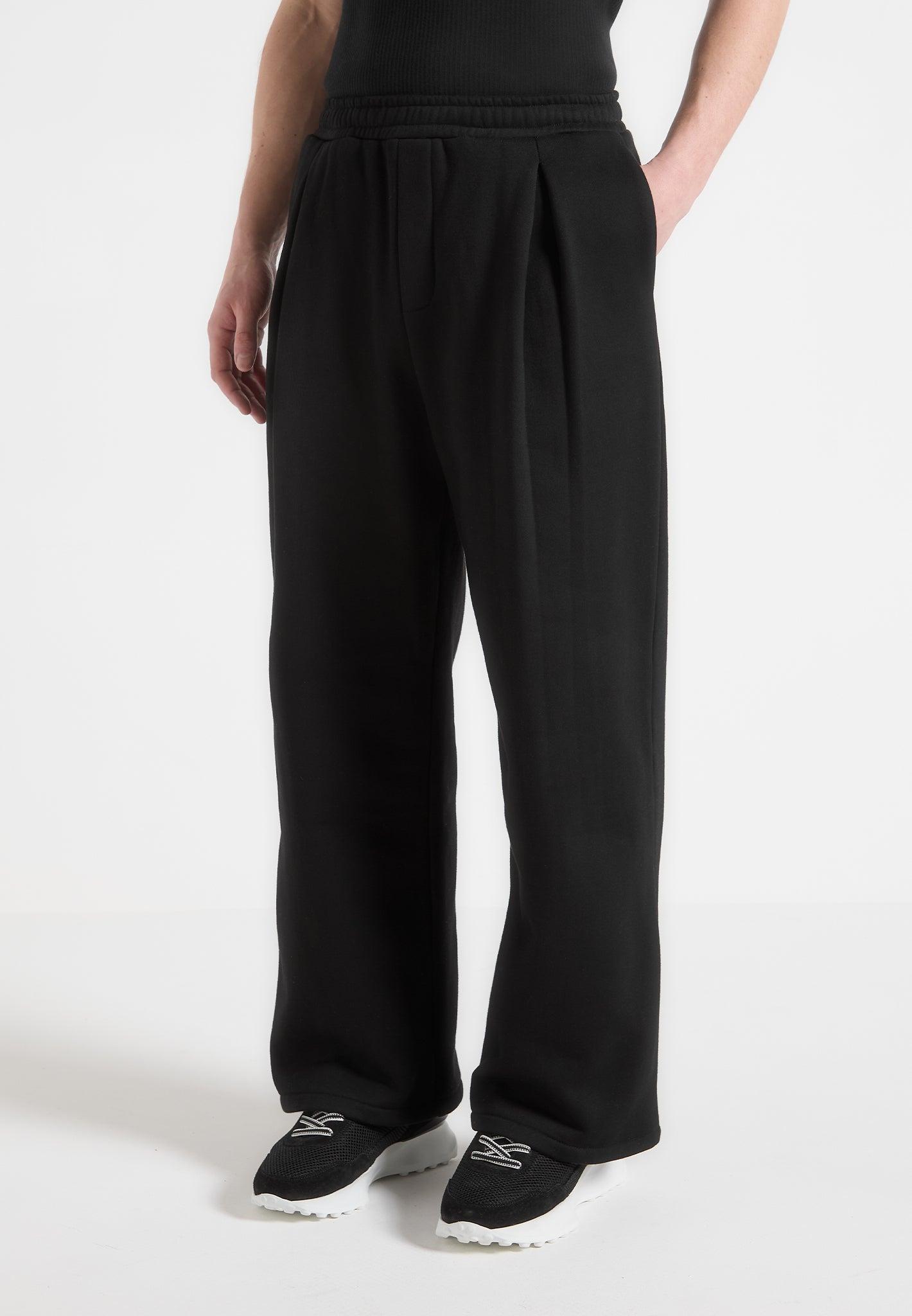 Éternel Box Pleated Relaxed Jogger - Black Male Product Image