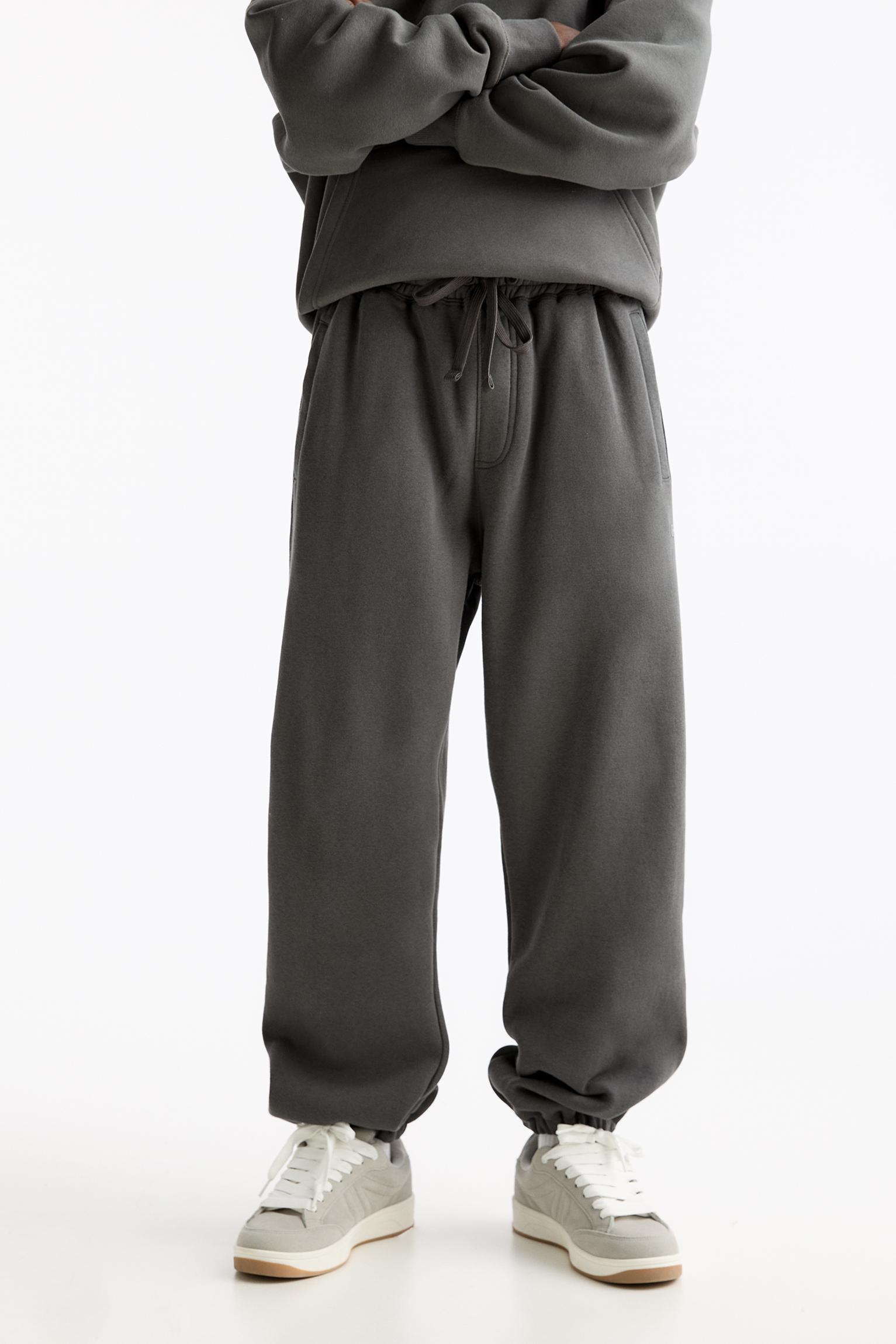 Hoodie and tracksuit sweatpants pack Product Image
